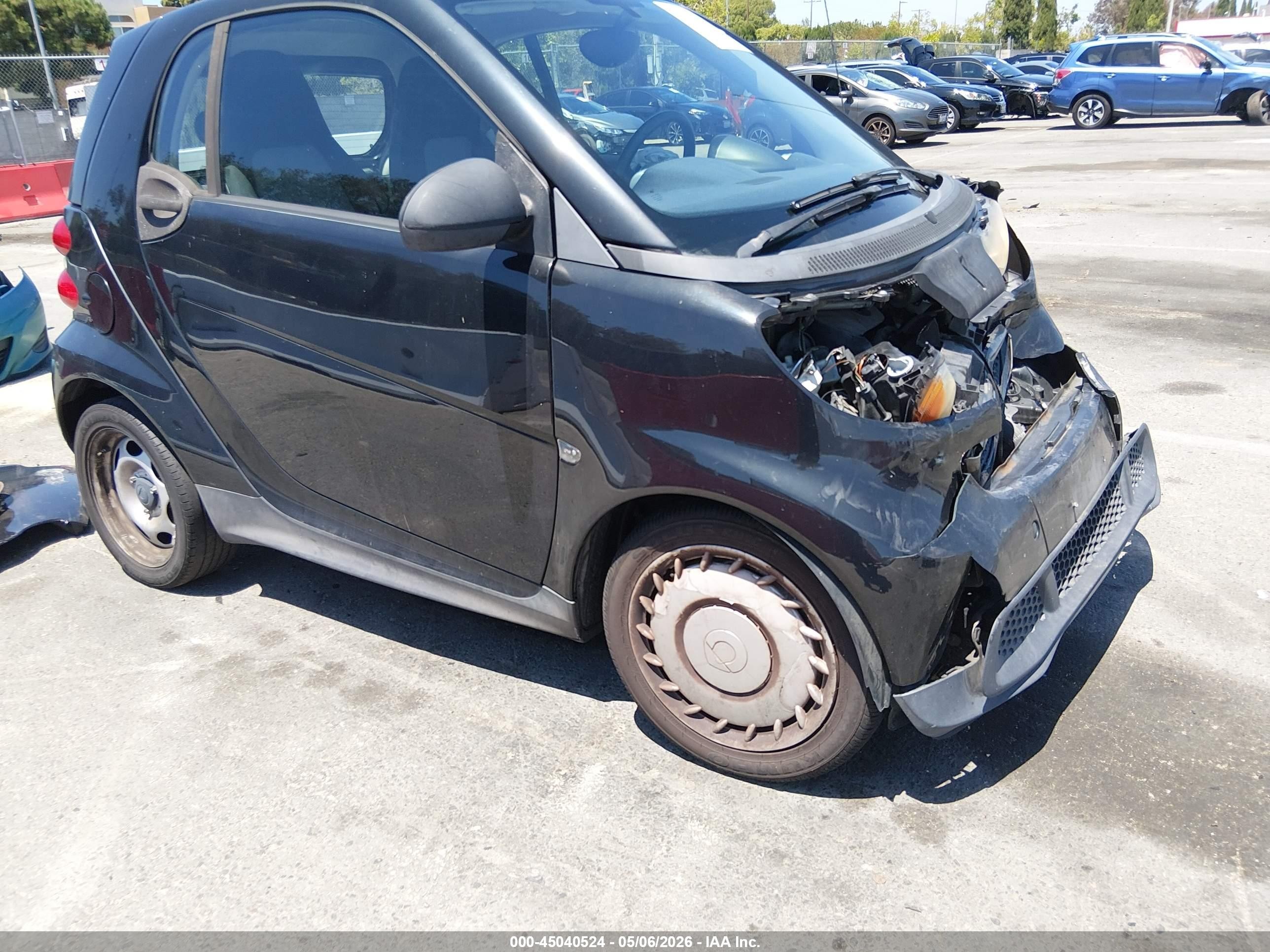 2013 Smart fortwo Pure, VIN WMEEJ3BA4DK626852 — Перед