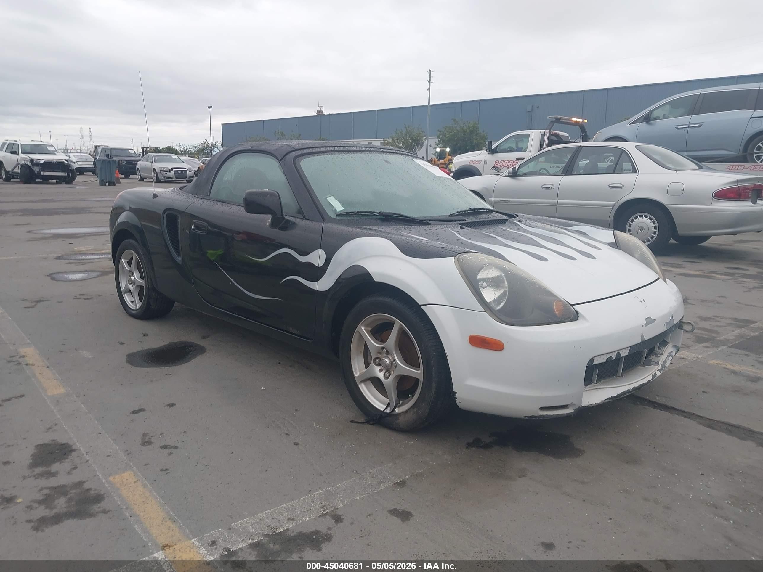 2001 Toyota MR2, VIN JTDFR320410029422 — Front end