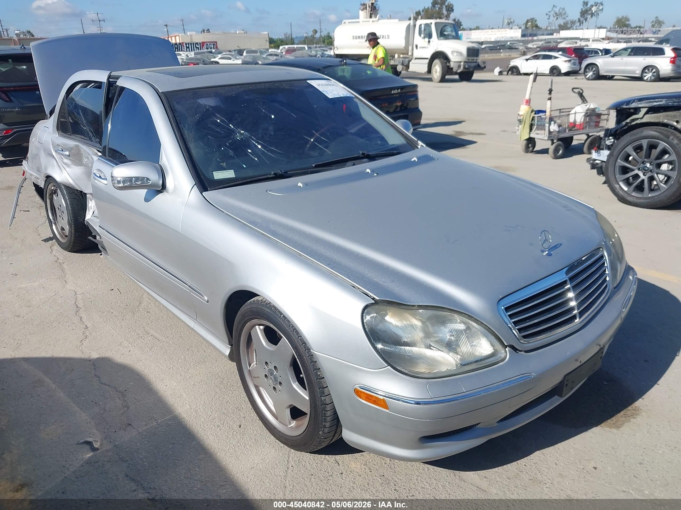 2002 Mercedes-Benz S 500, VIN WDBNG75JX2A227168 — Side
