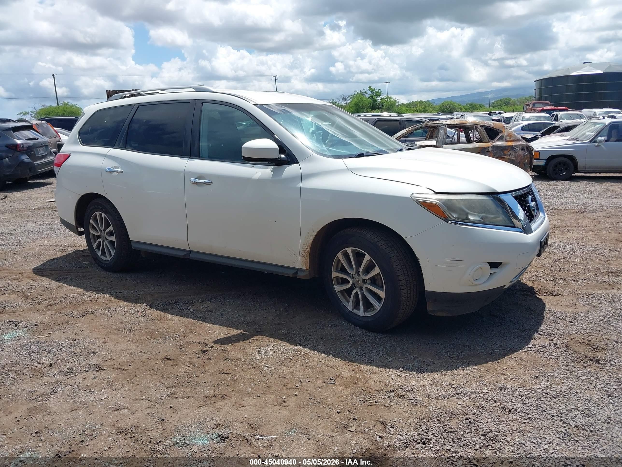 2016 Nissan Pathfinder SL, VIN 5N1AR2MM9GC642403 — Днище