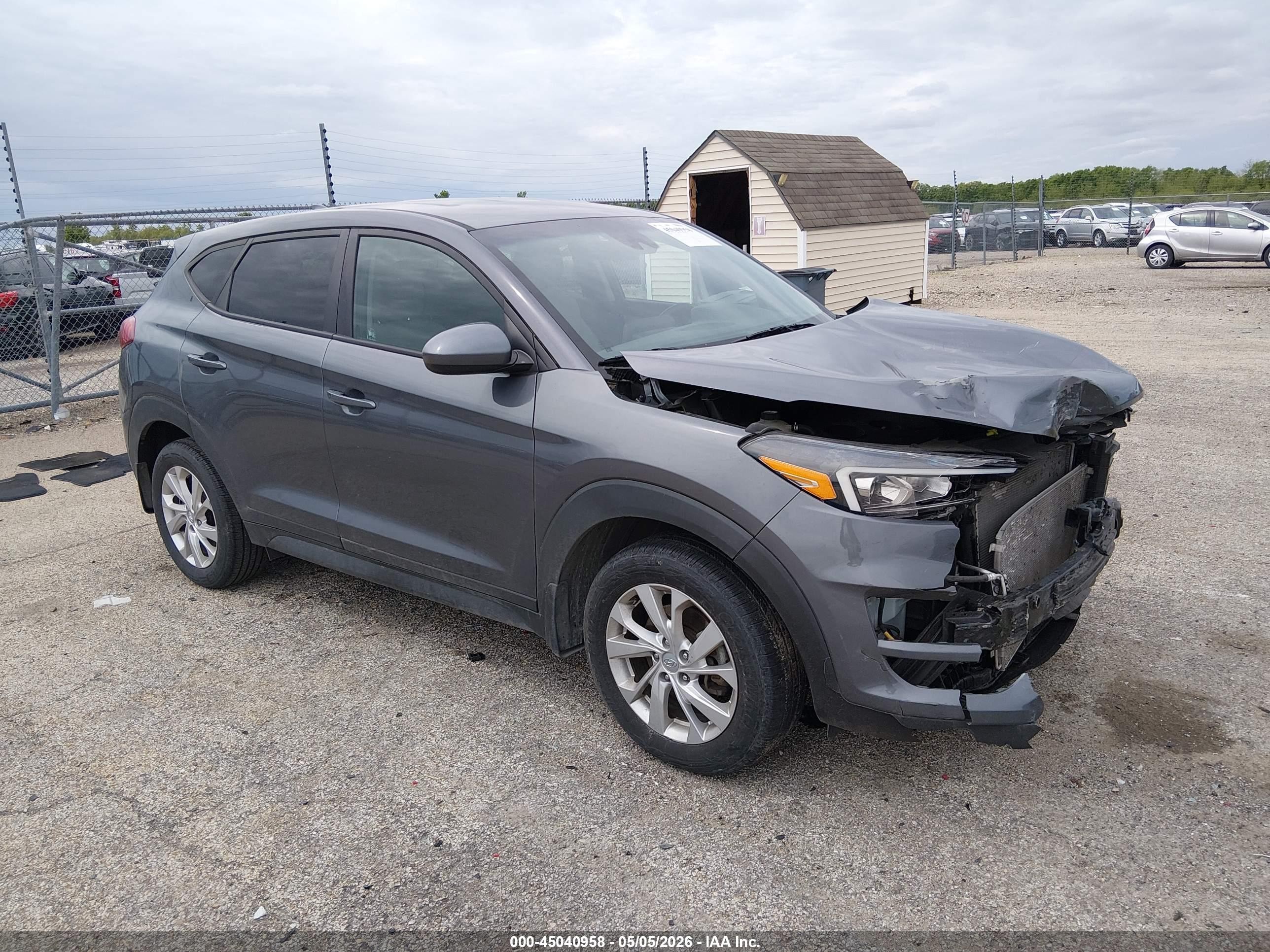 2019 Hyundai Tucson SE, VIN KM8J23A42KU975575 — Front end