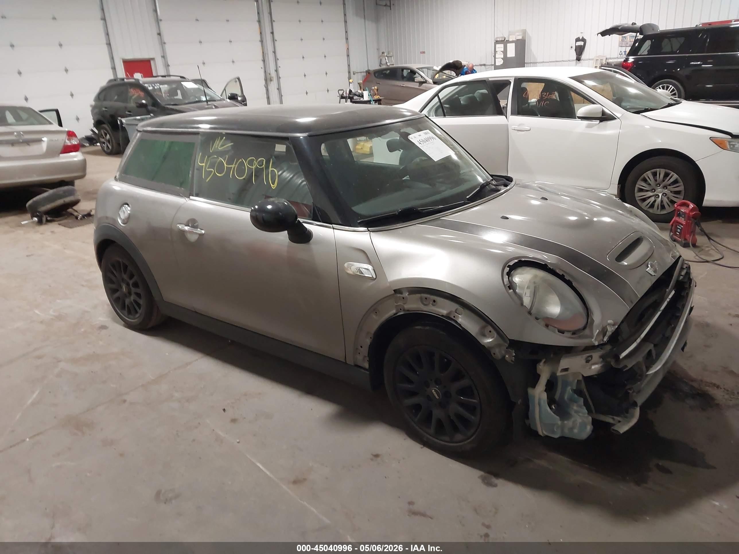 2017 MINI Hardtop Cooper S, VIN WMWXP7C53H3B93328 — Front end