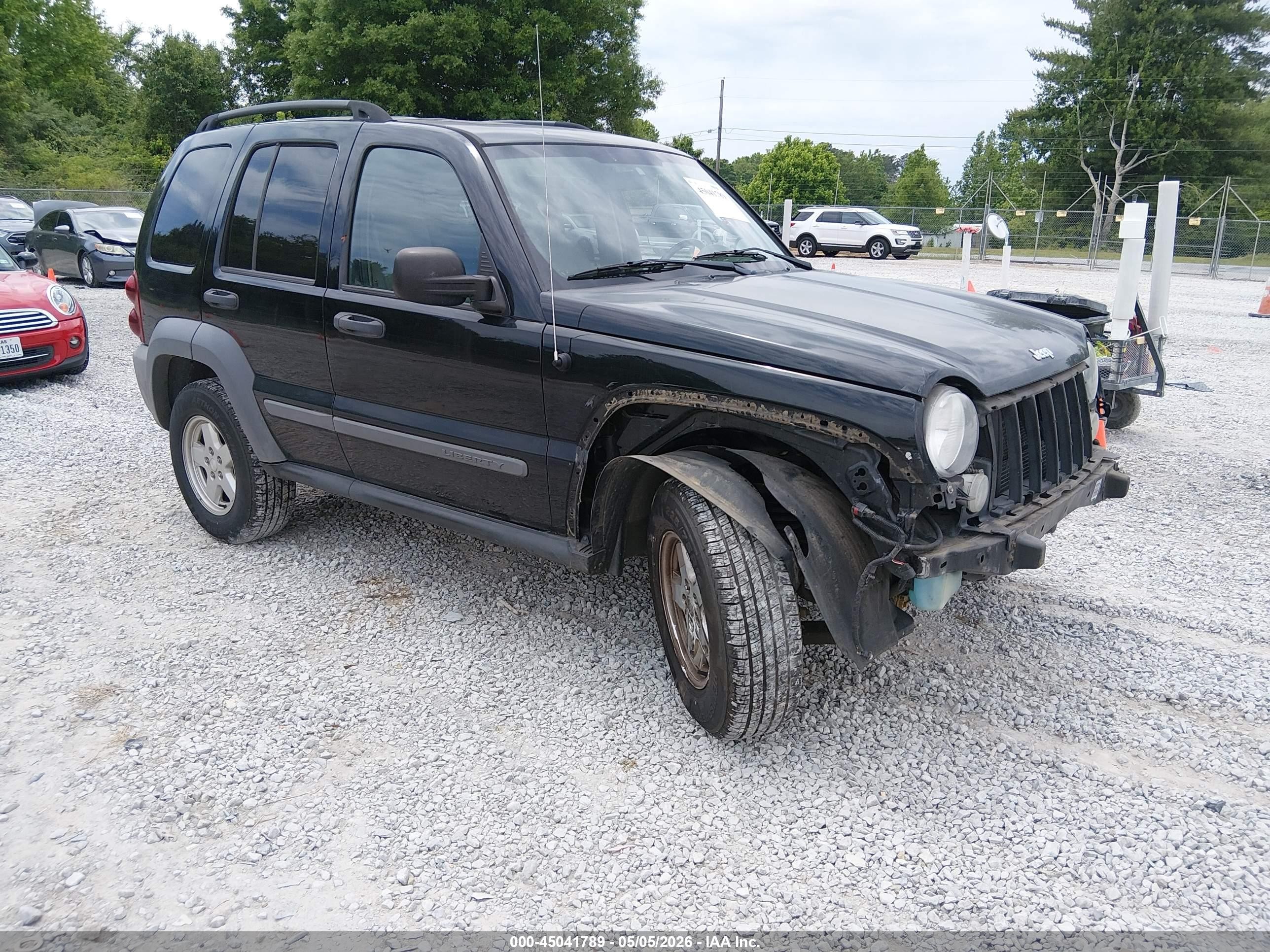 2006 Jeep Liberty Sport, VIN 1J4GK48KX6W137713 — Front end