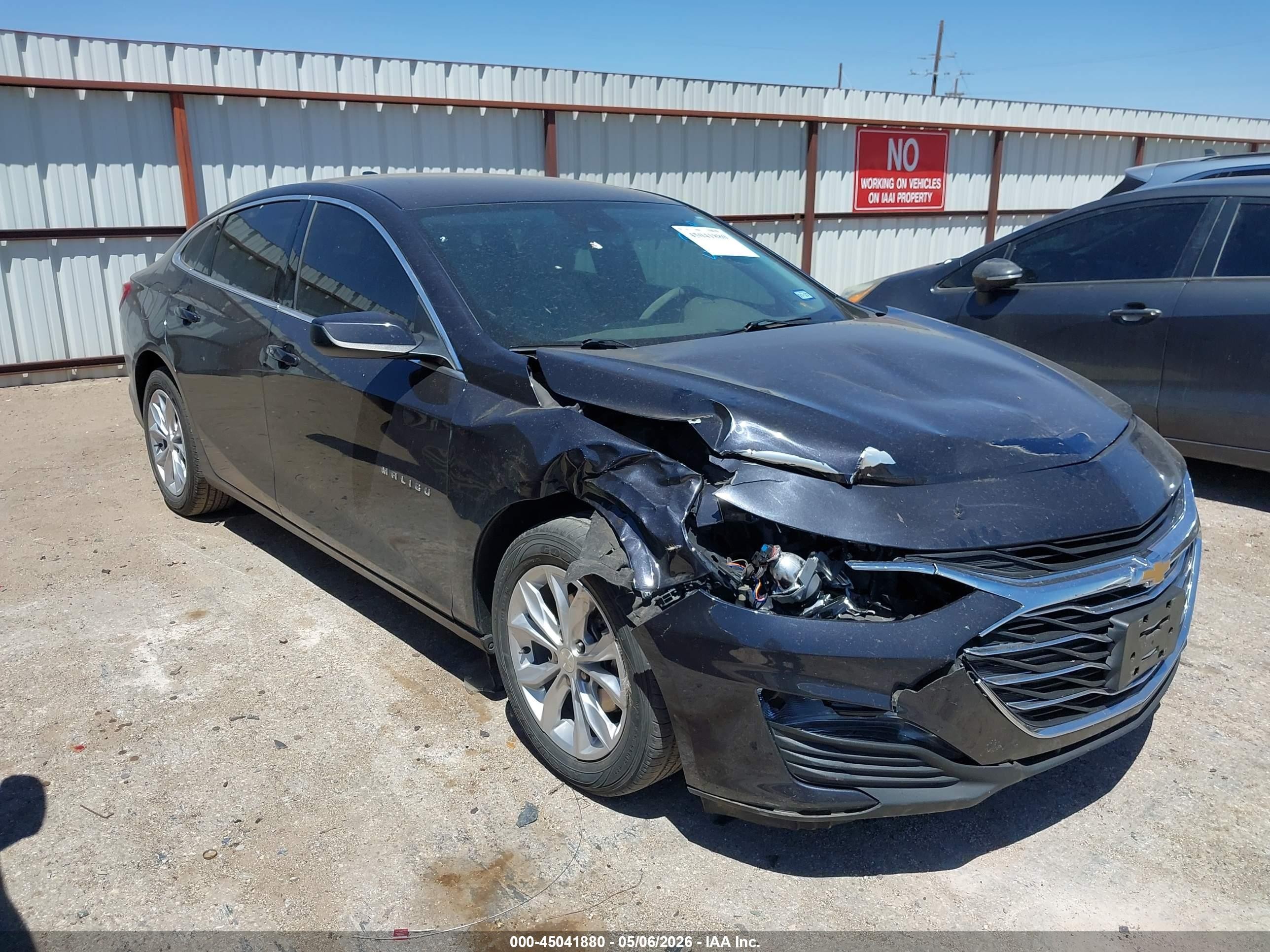 2022 Chevrolet Malibu LT, VIN 1G1ZD5ST0NF111774 — Перед