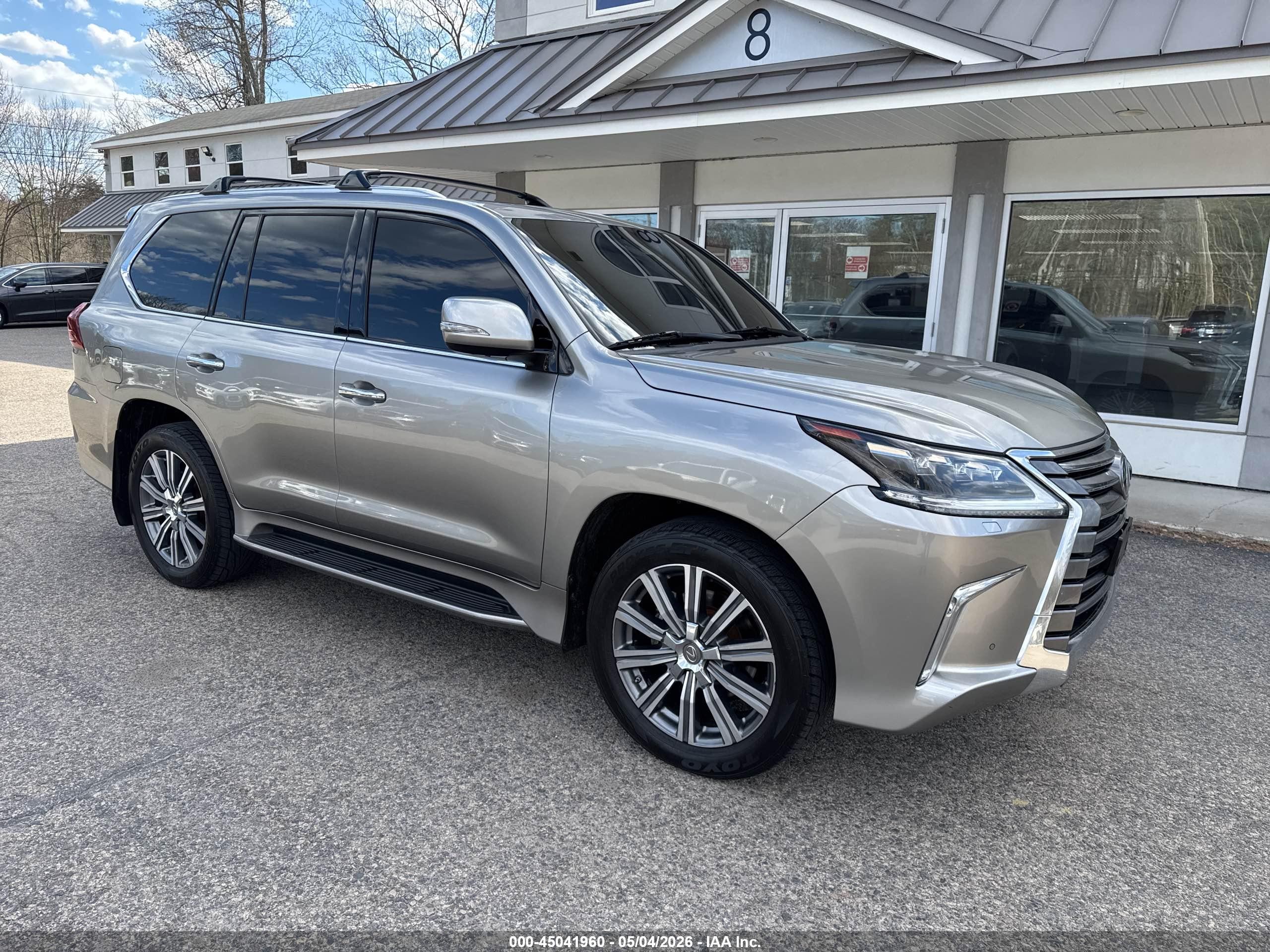 2016 Lexus LX 570, VIN JTJHY7AX7G4198284 — Normal wear