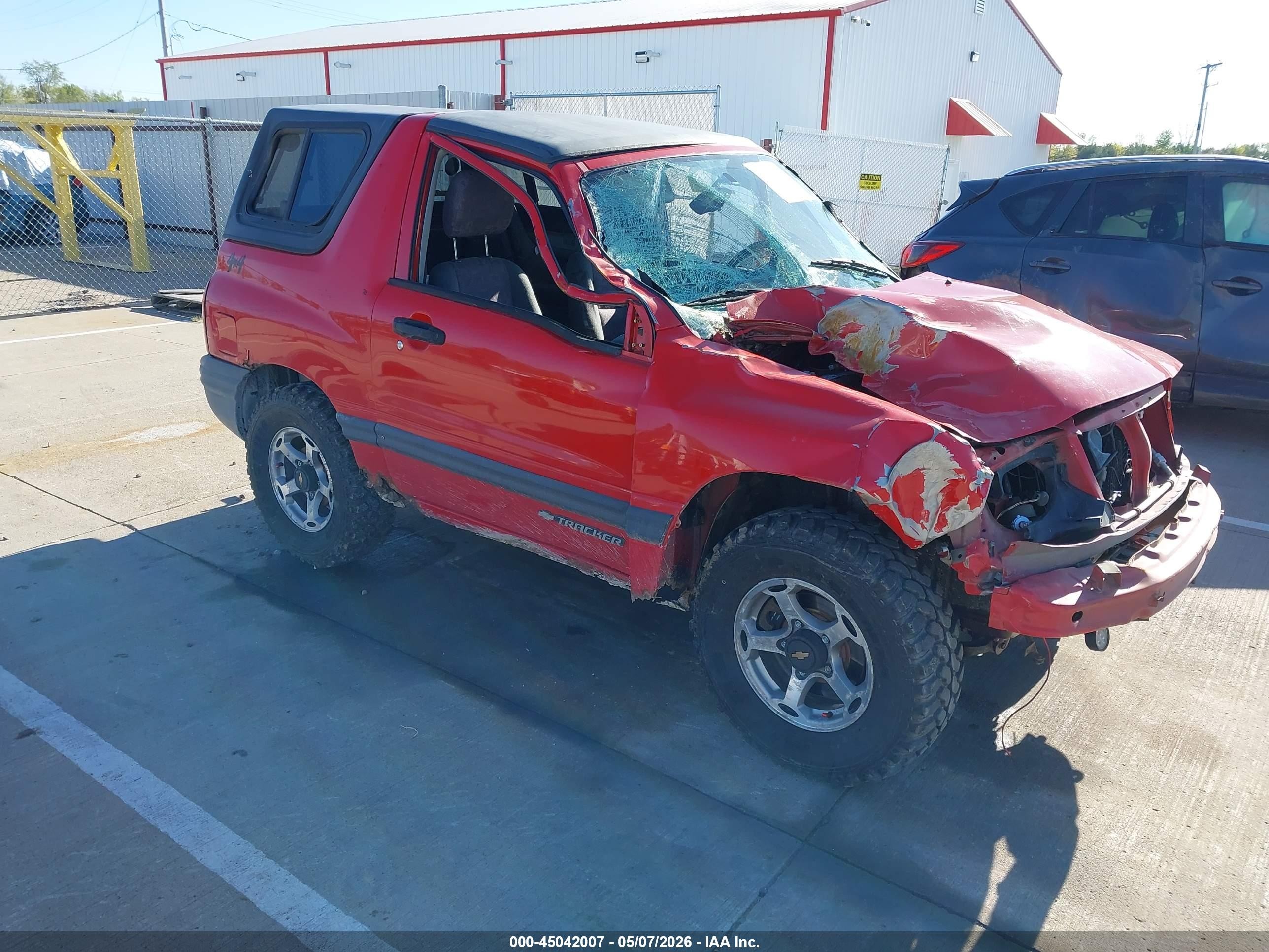 1999 Chevrolet Tracker, VIN 2CNBJ18C9X6931507 — Front end