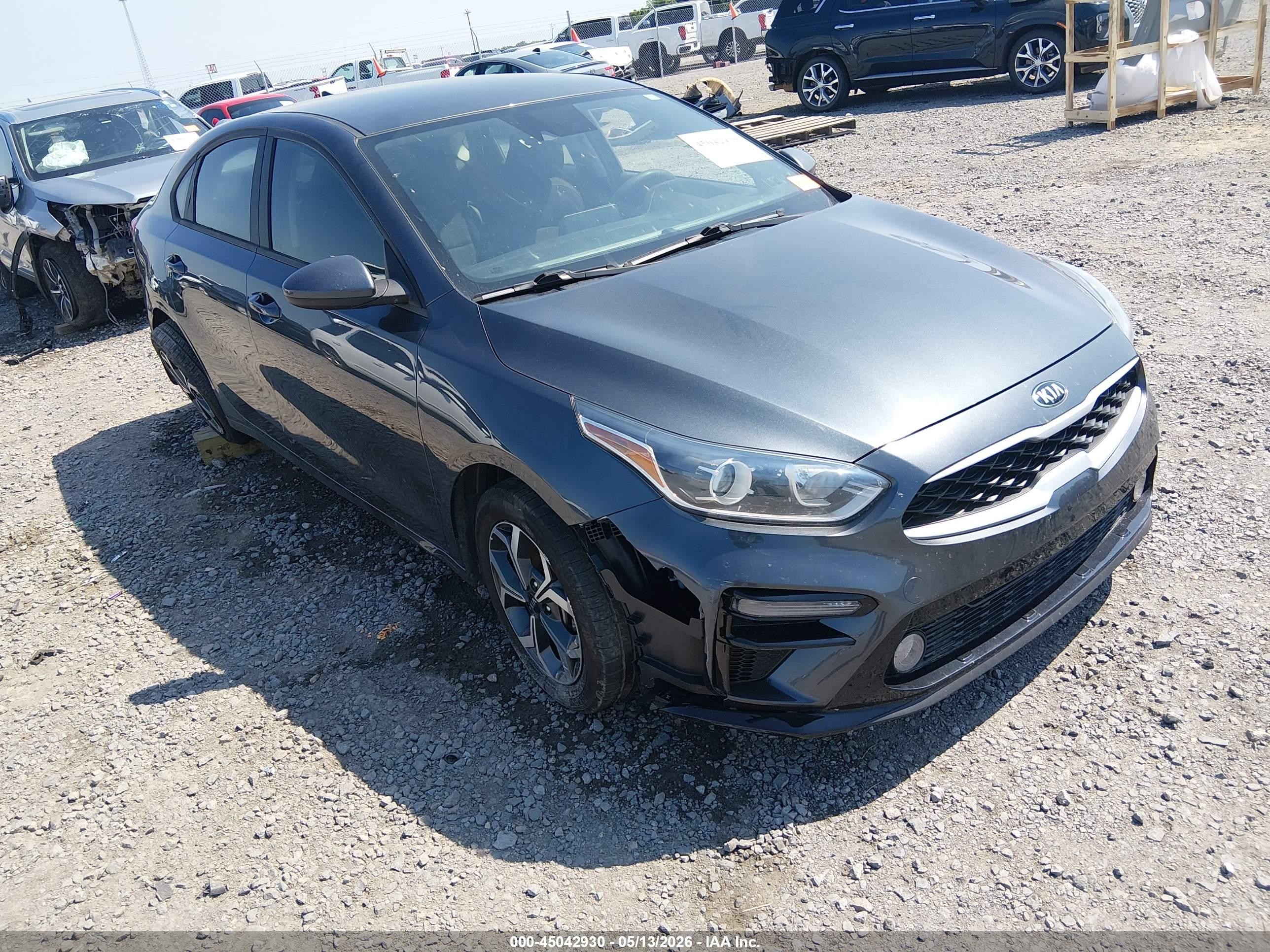 2021 Kia Forte LXS, VIN 3KPF24AD1ME326965 — Side
