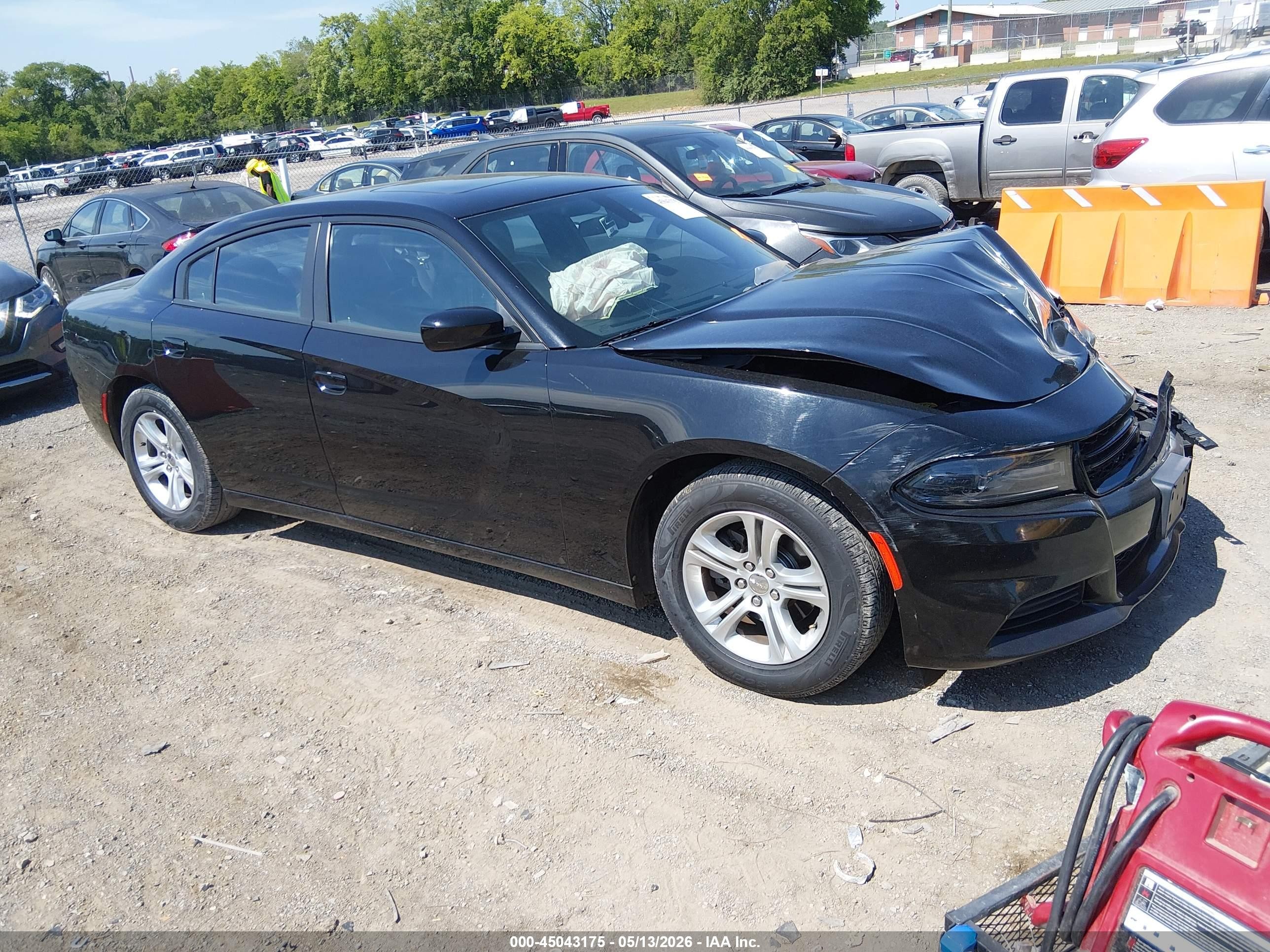 2019 Dodge Charger SXT, VIN 2C3CDXBG5KH696054 — Front end
