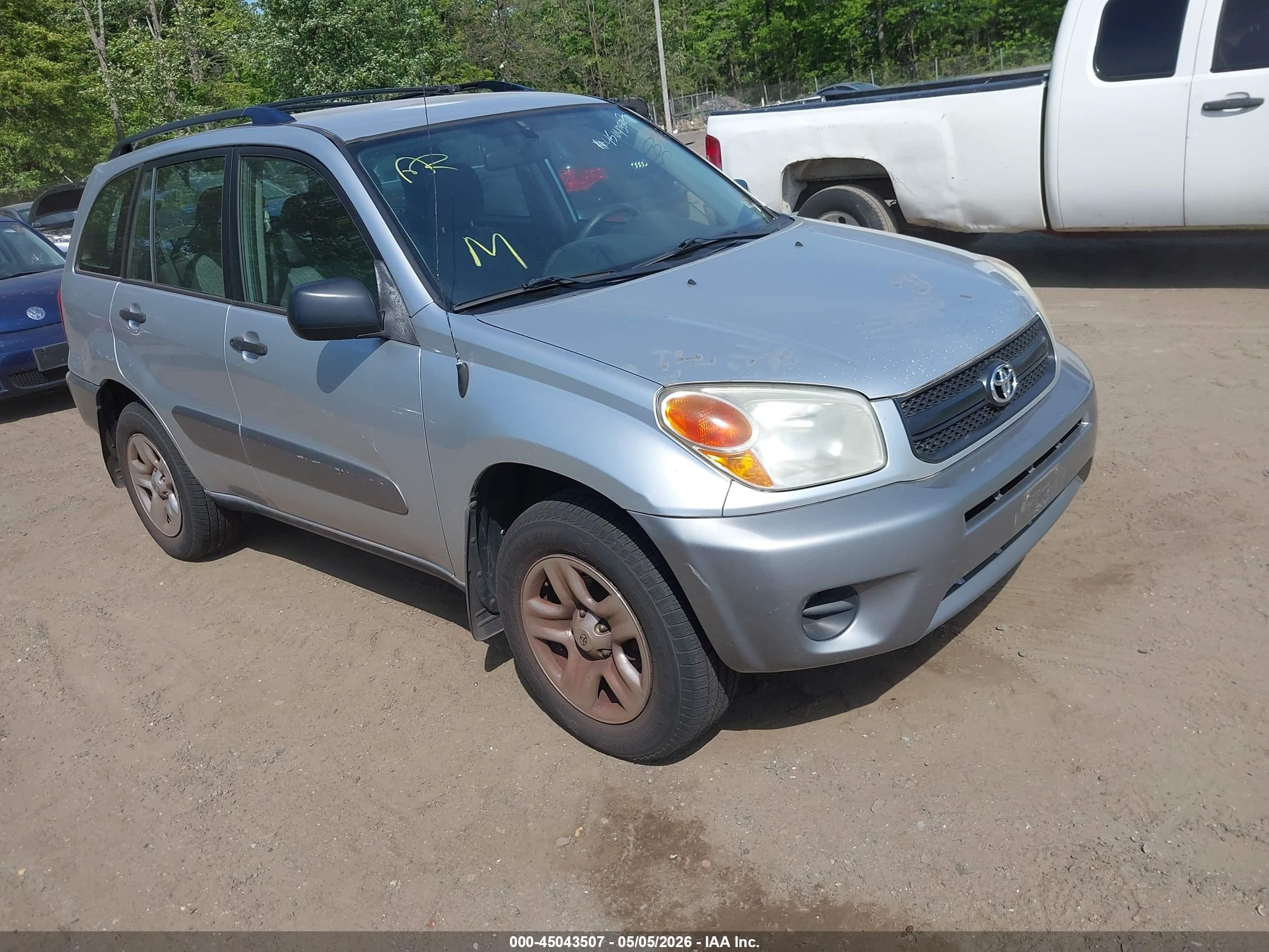 2005 Toyota RAV4, VIN JTEGD20V050071034 — Normal wear