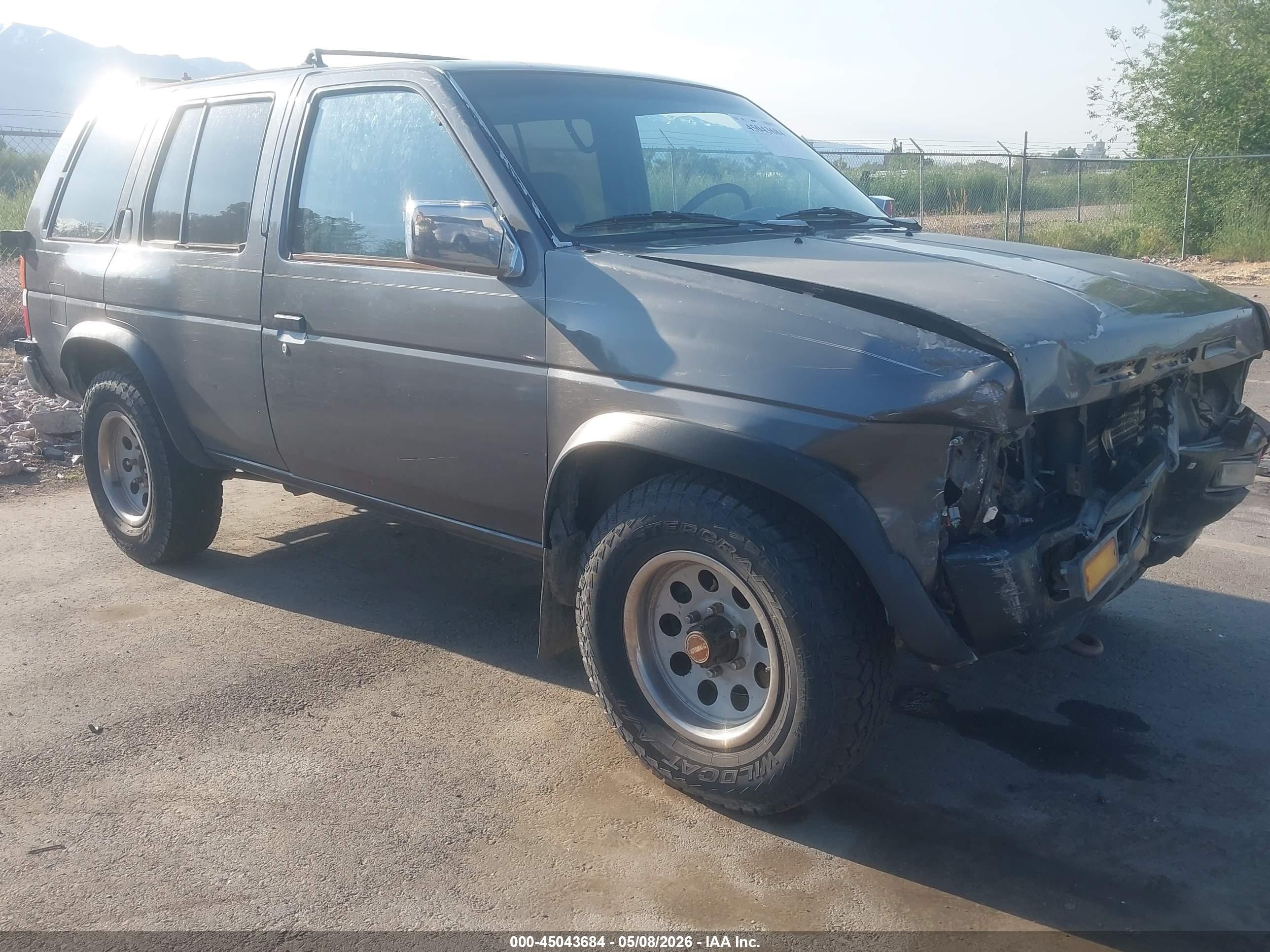 1995 Nissan Pathfinder LE, VIN JN8HD17Y2SW040996 — Перед