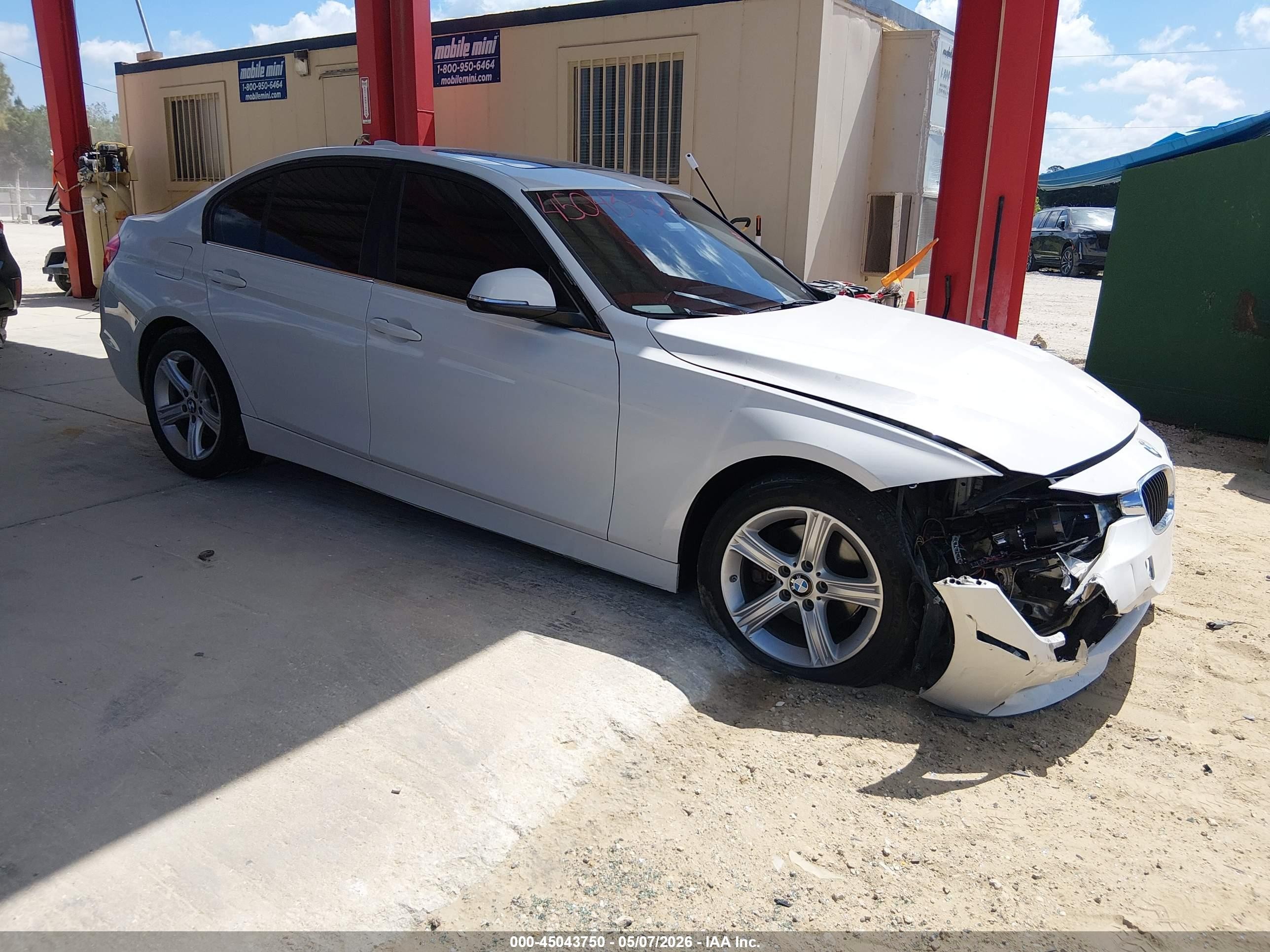 2014 BMW 3 Series 328i xDrive, VIN WBA3B5G52ENS08071 — Front end