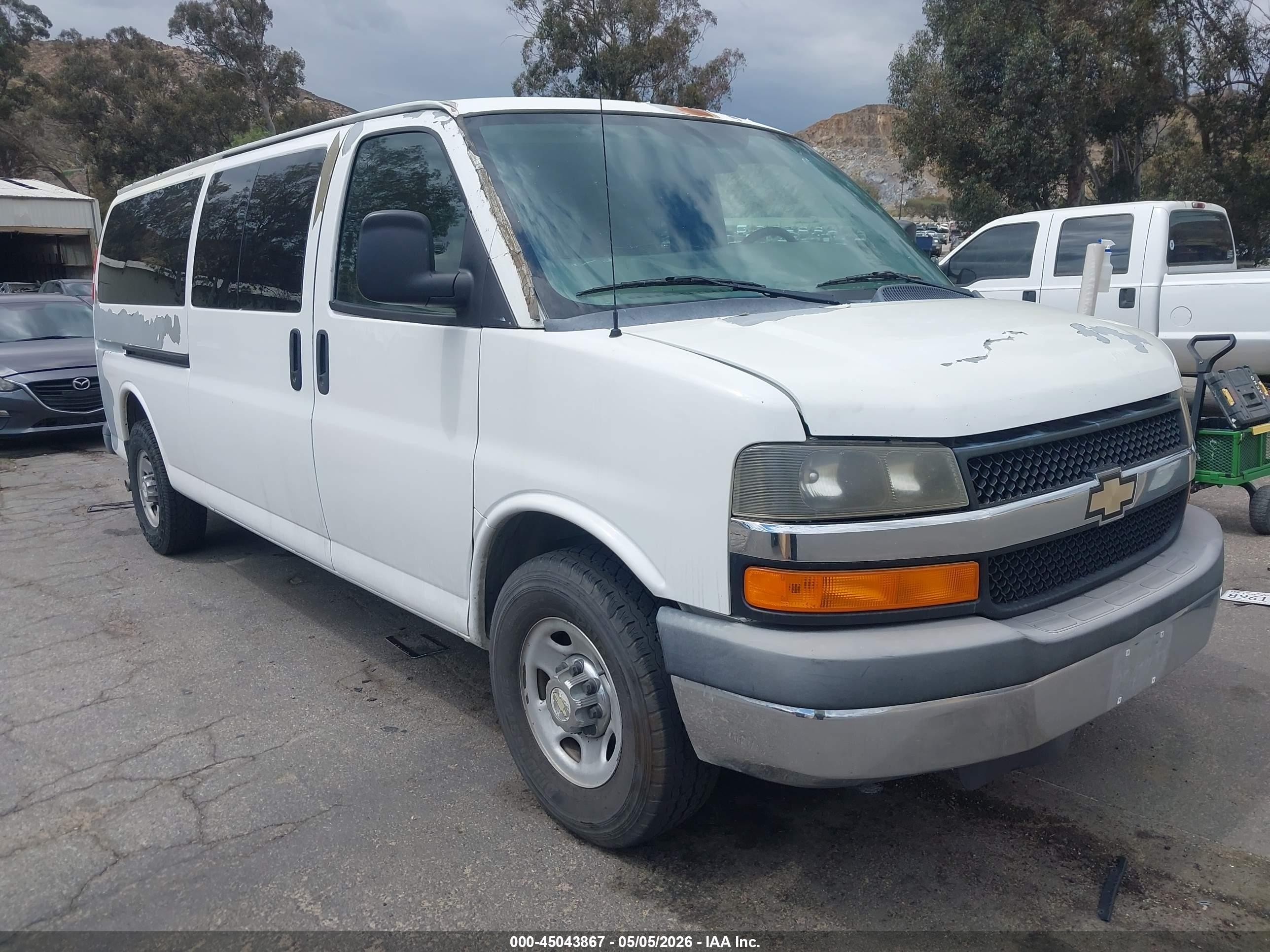 2011 Chevrolet Express Passenger 1LT, VIN 1GAZG1FG3B1162966 — Normal wear
