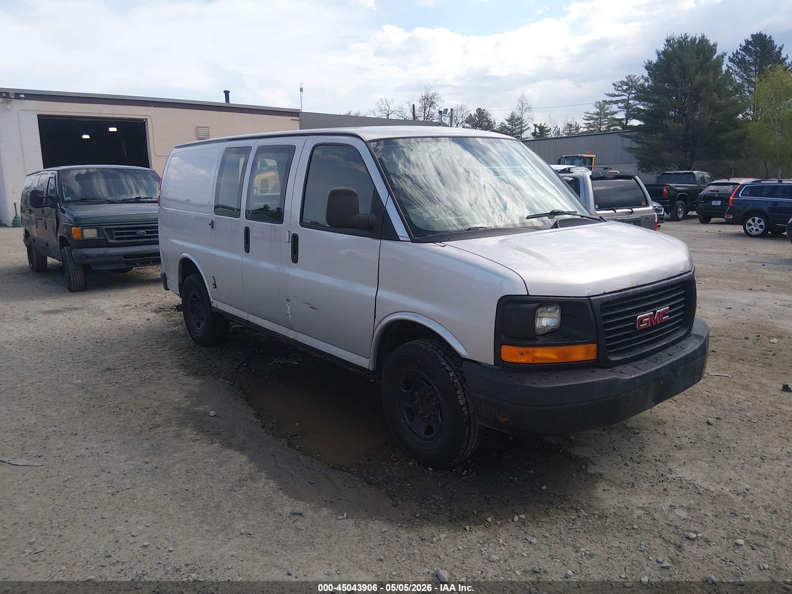 2011 GMC Savana Cargo, VIN 1GTW7FCA5B1185172 — Normal wear