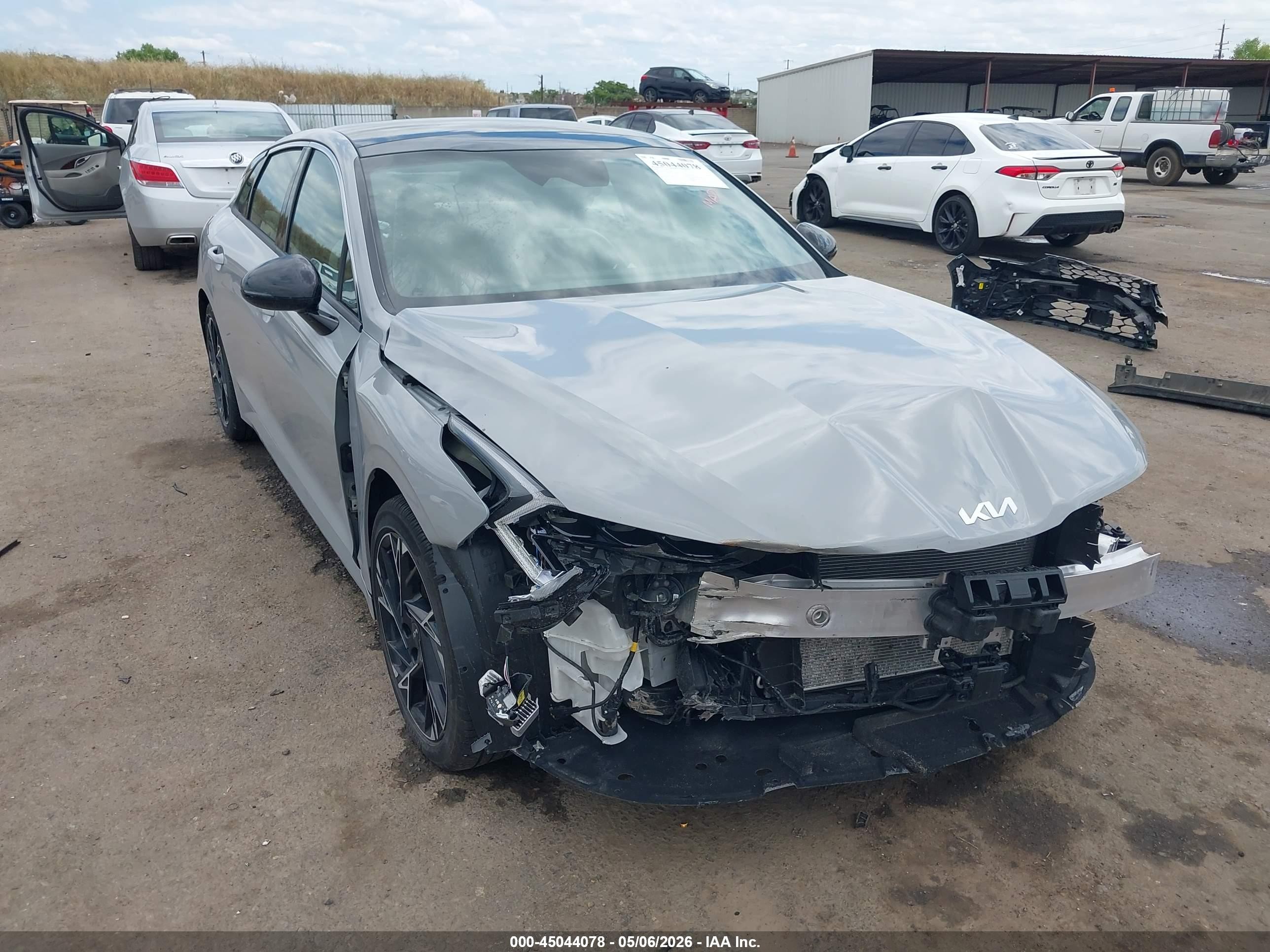 2025 Kia K5 GT-Line, VIN KNAG64J76S5318160 — Front end