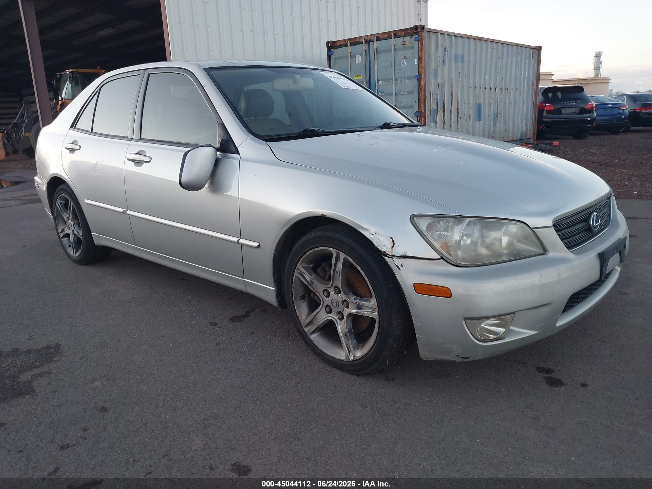 2002 Lexus IS 300/350, VIN JTHBD192820038066 — Rear end