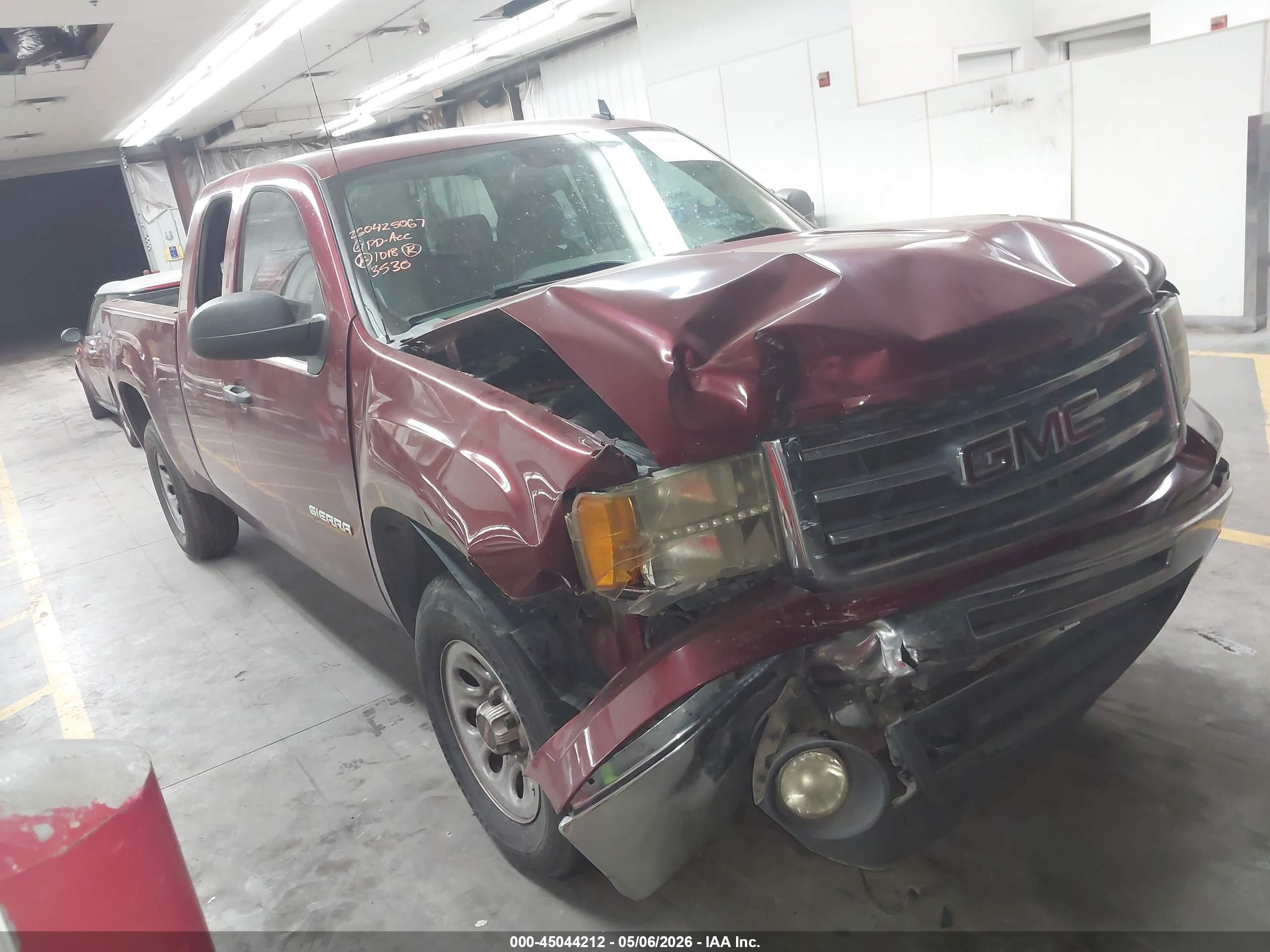 2013 GMC Sierra 1500 SL, VIN 1GTR1UEA1DZ273530 — Front end