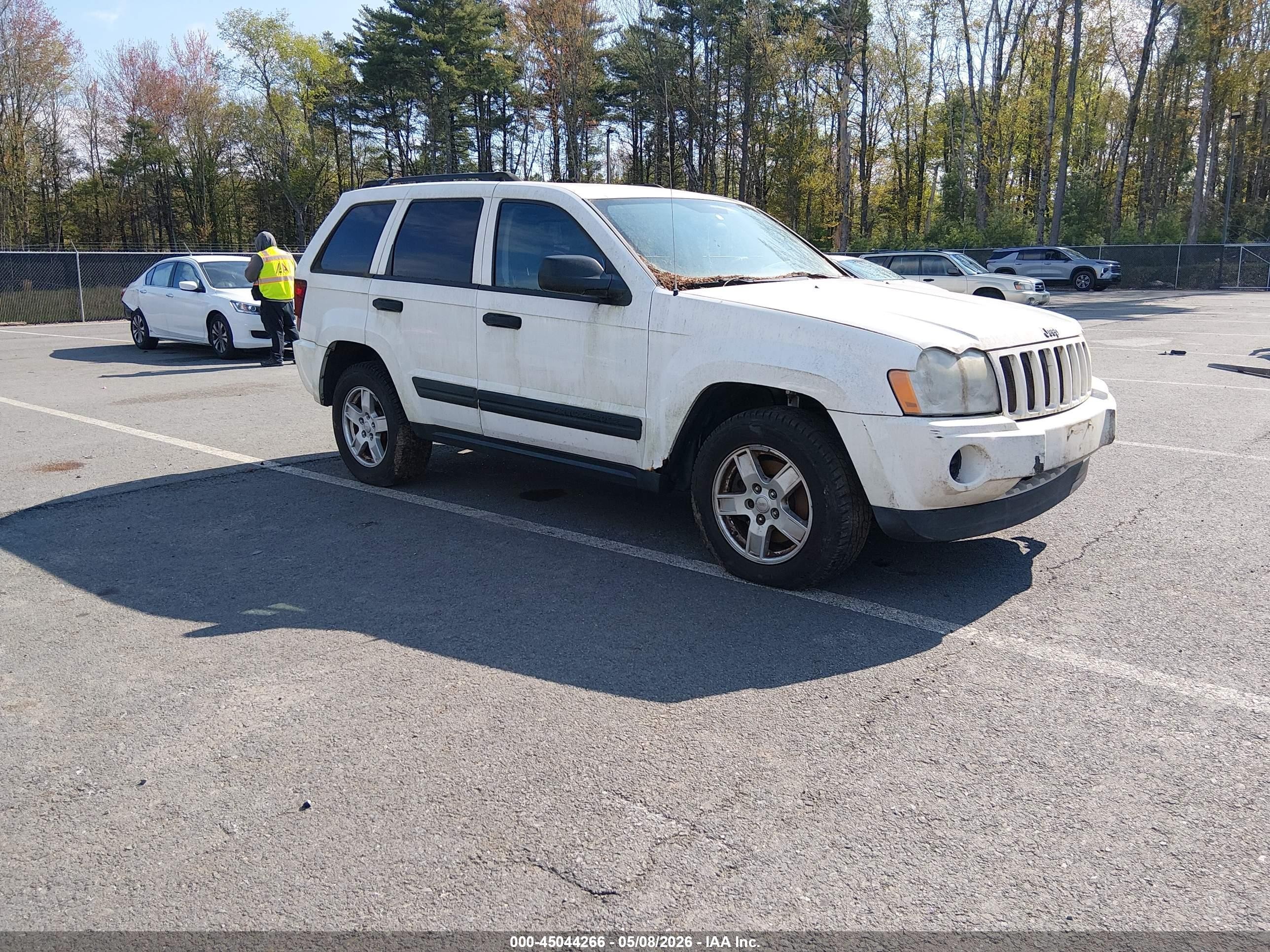 2006 Jeep Grand Cherokee Laredo, VIN 1J4GR48K96C292766 — Normal wear