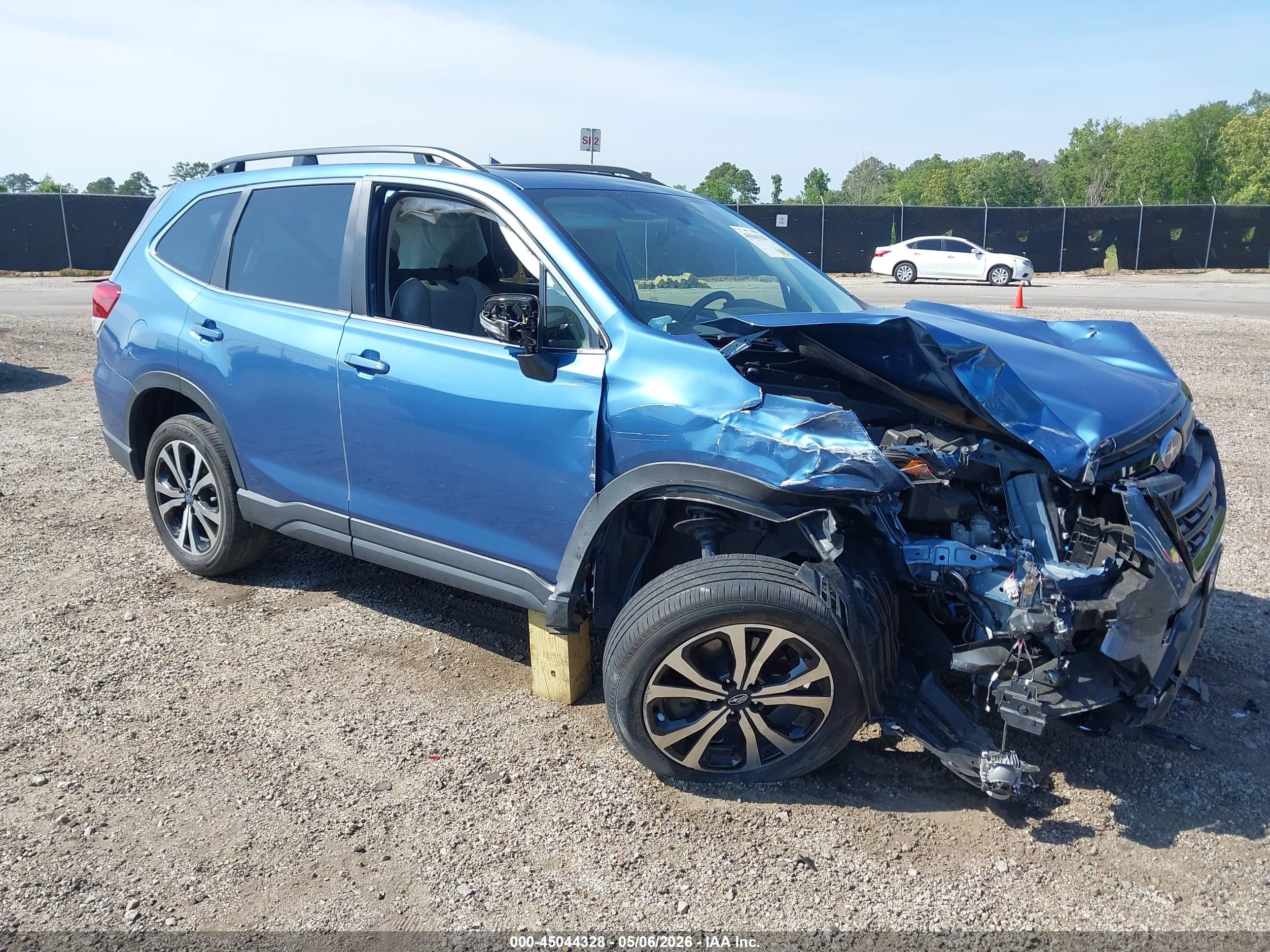 2024 Subaru Forester Limited, VIN JF2SKAKC7RH407944 — Перед