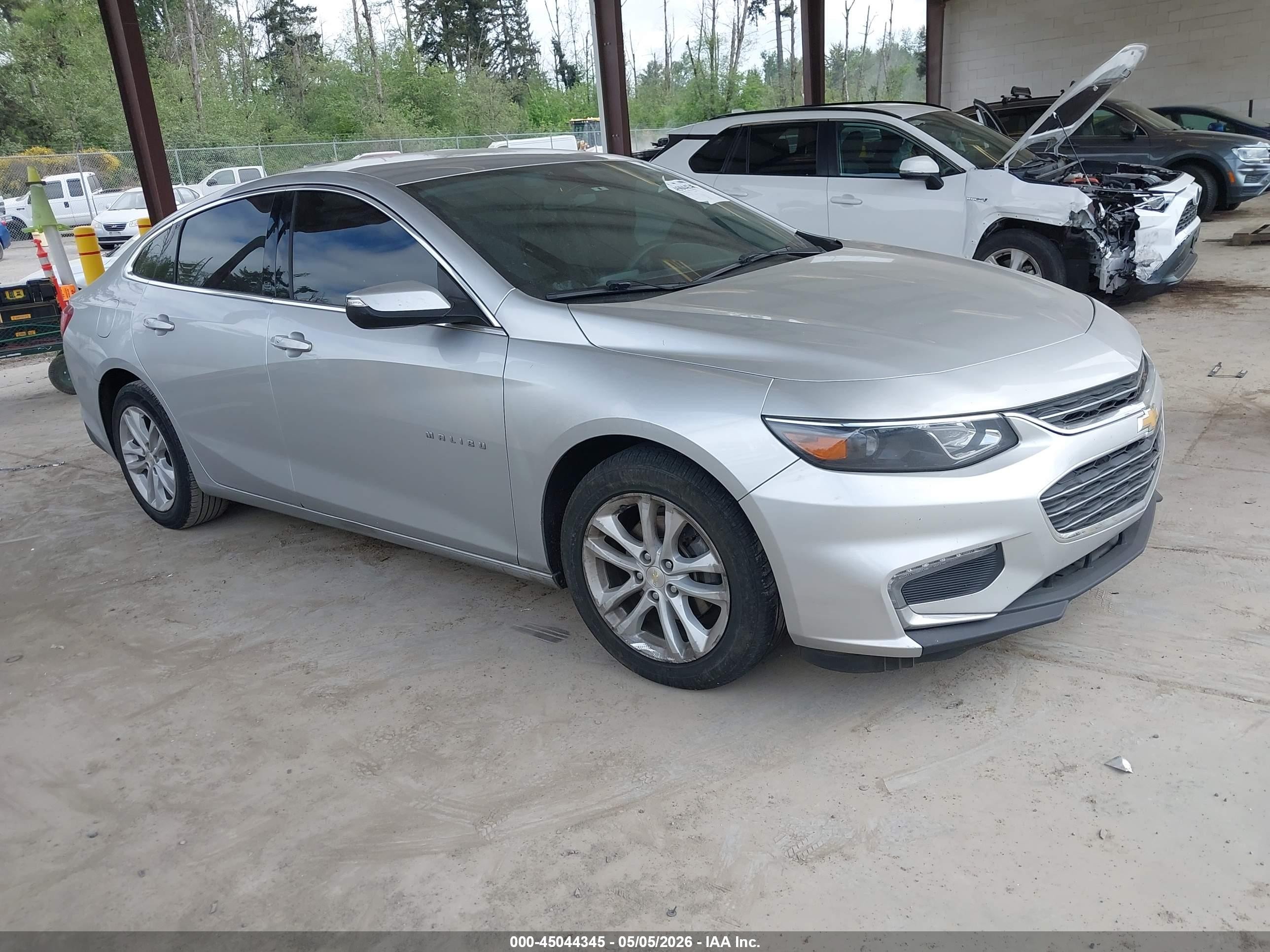 2018 Chevrolet Malibu LT, VIN 1G1ZD5ST2JF187619 — Side