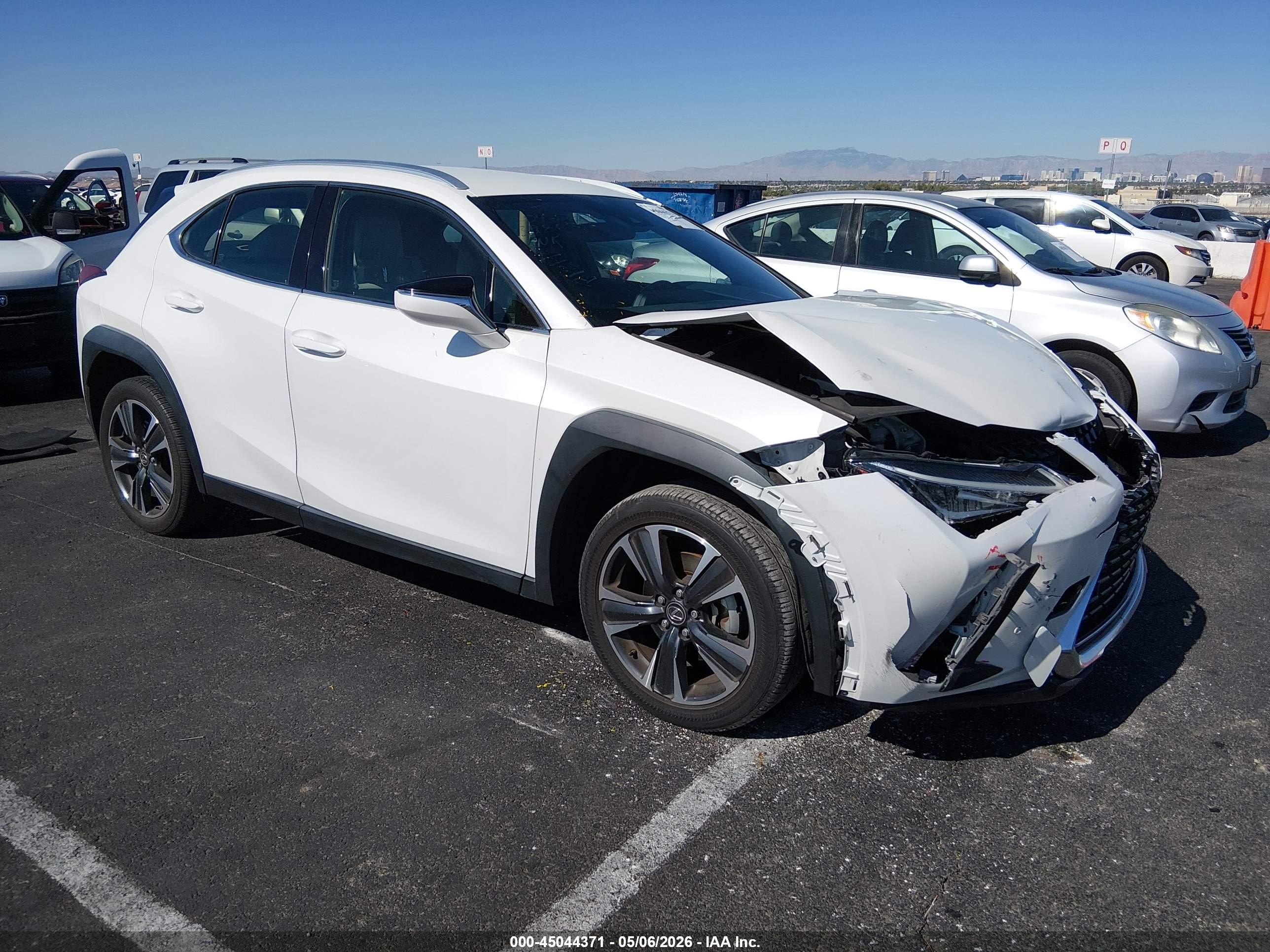 2022 Lexus UX 200, VIN JTHX3JBH9N2046970 — Перед