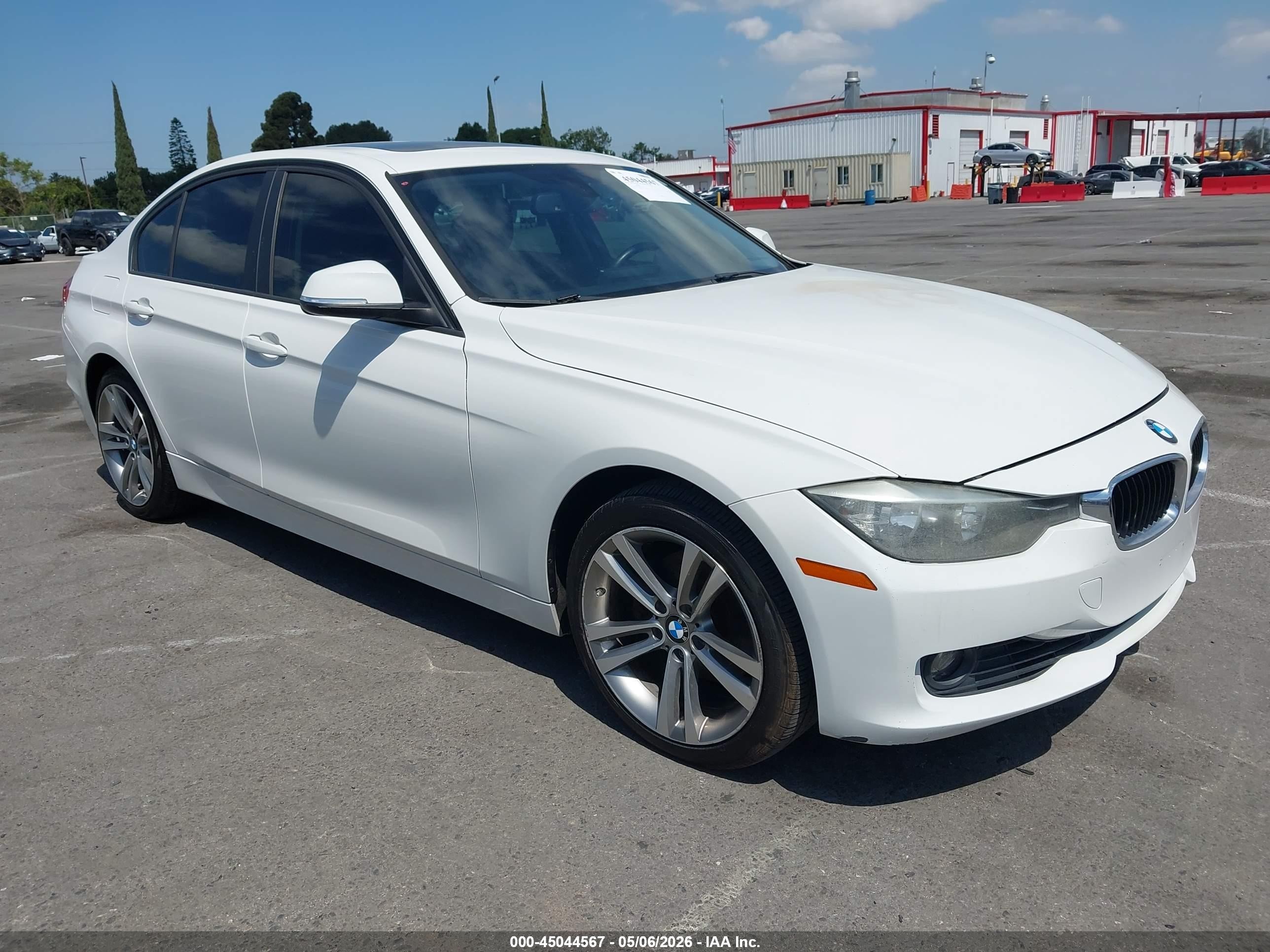 2013 BMW 3 Series 328i, VIN WBA3C1C53DK103700 — Normal wear