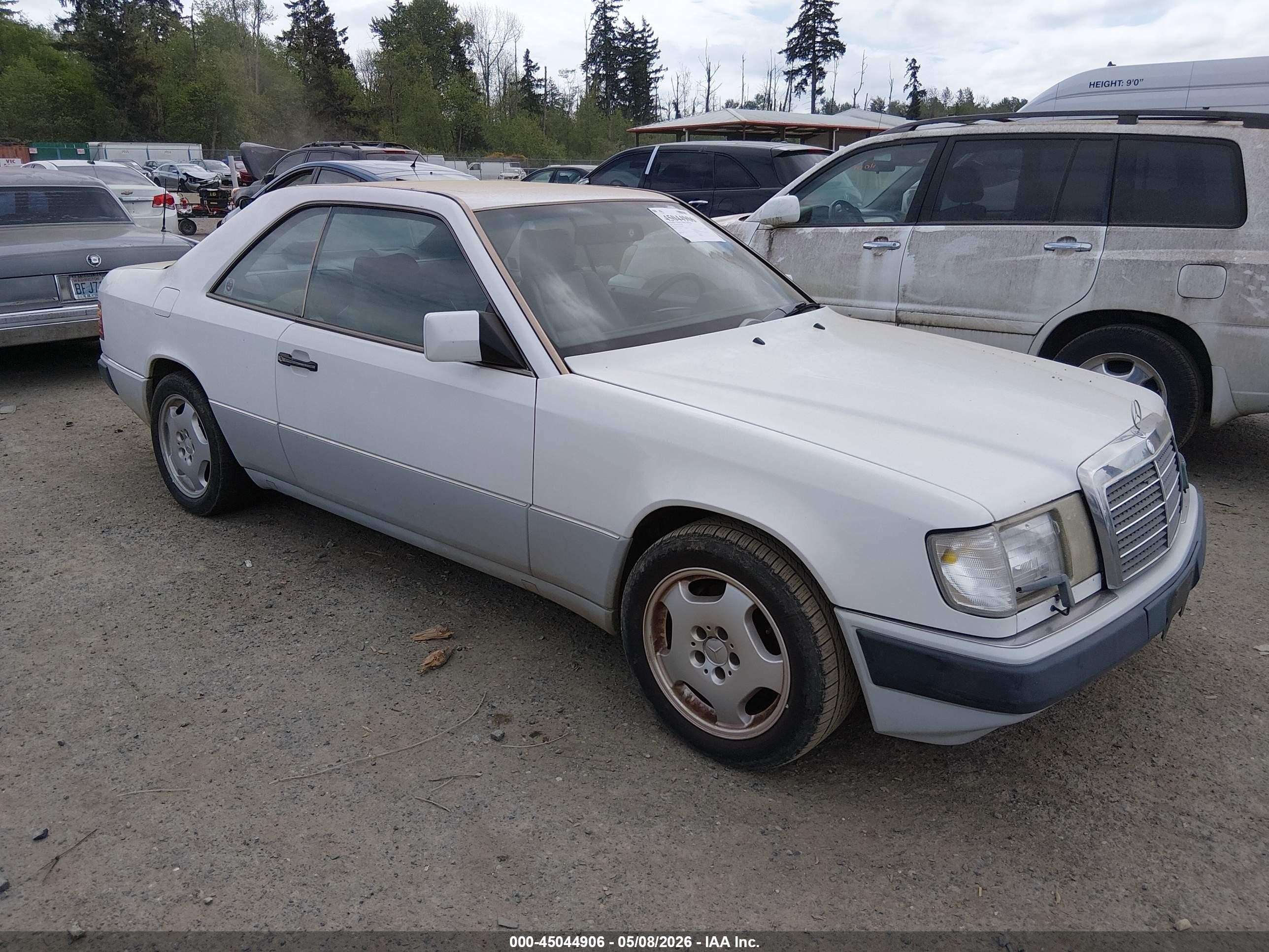1990 Mercedes-Benz 300, VIN WDBEA51E5LB256796 — Normal wear