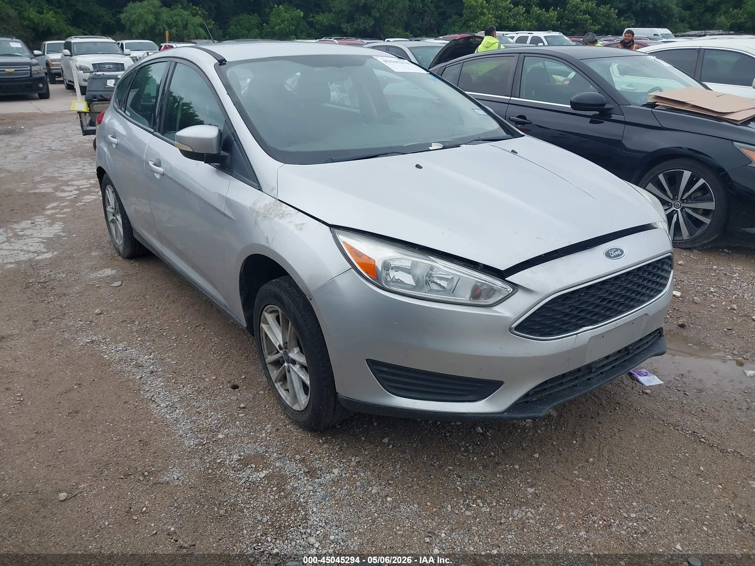 2016 Ford Focus SE, VIN 1FADP3K25GL286648 — Normal wear