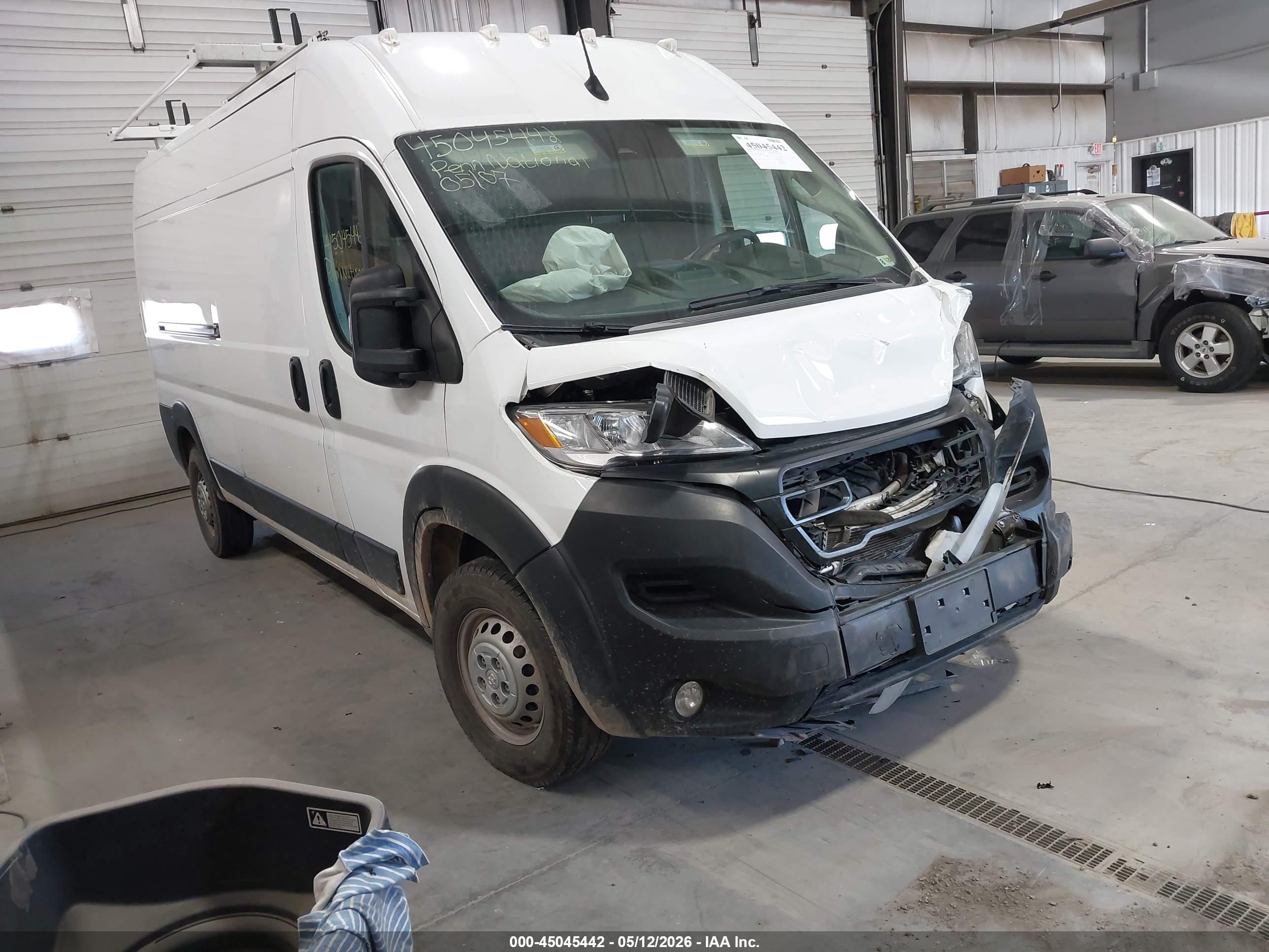 2024 Ram ProMaster Cargo Tradesman, VIN 3C6LRVDG4RE138157 — Перед