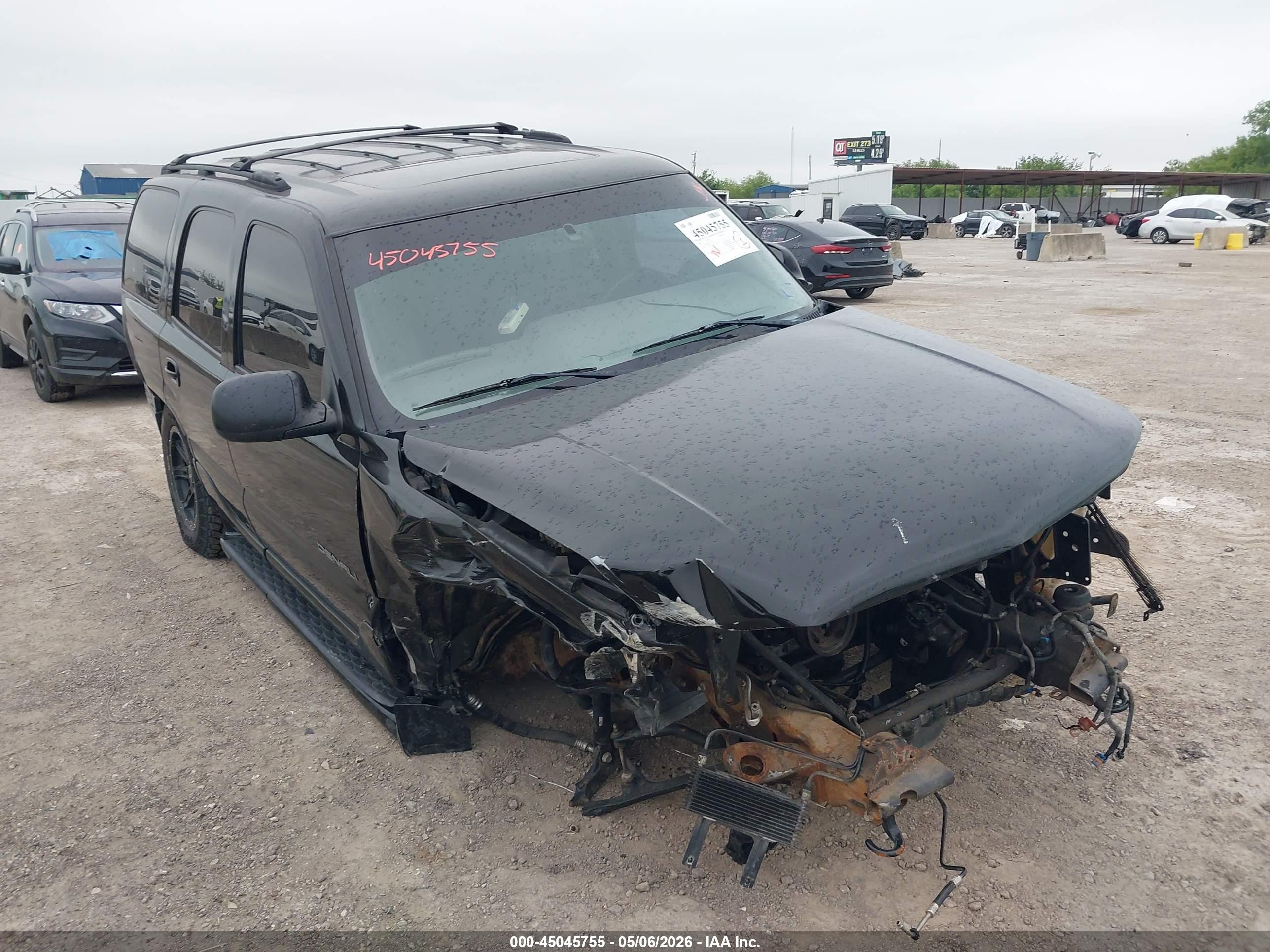 2001 GMC Yukon Denali, VIN 1GKEK63U11J277516 — Front end