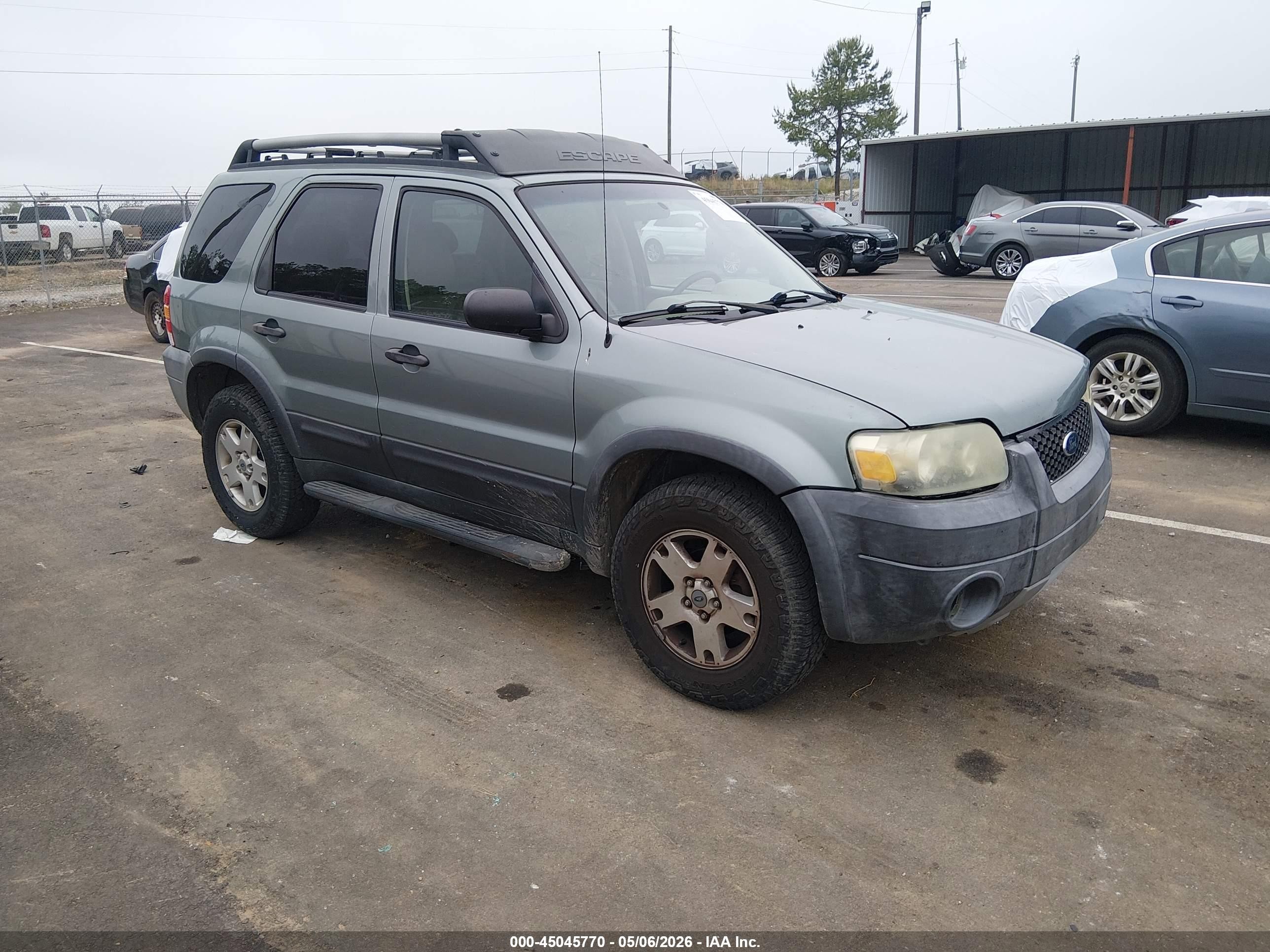 2005 Ford Escape XLT, VIN 1FMYU03185KA79548 — Front end
