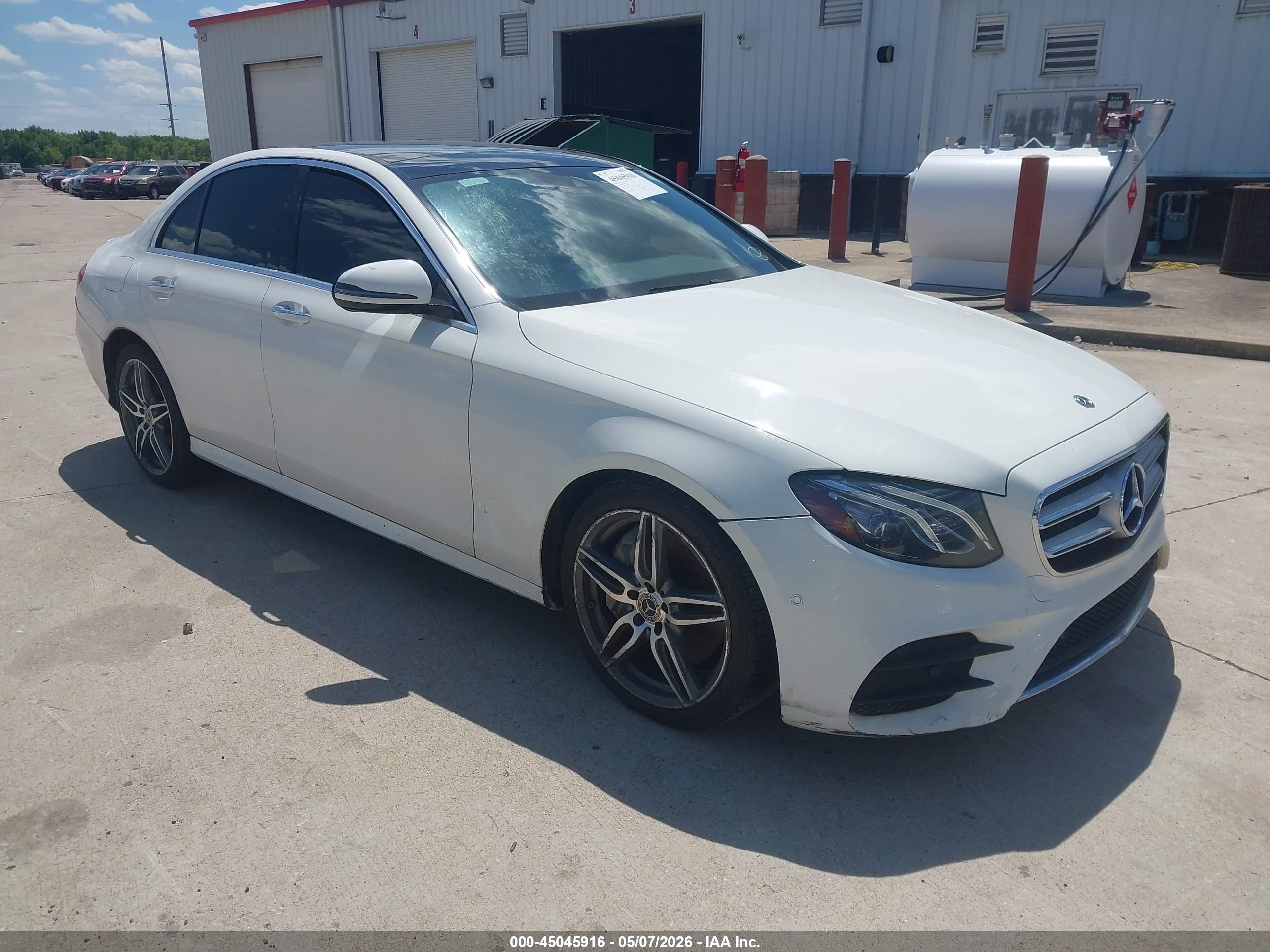 2018 Mercedes-Benz E 300, VIN WDDZF4JB5JA470877 — Normal wear