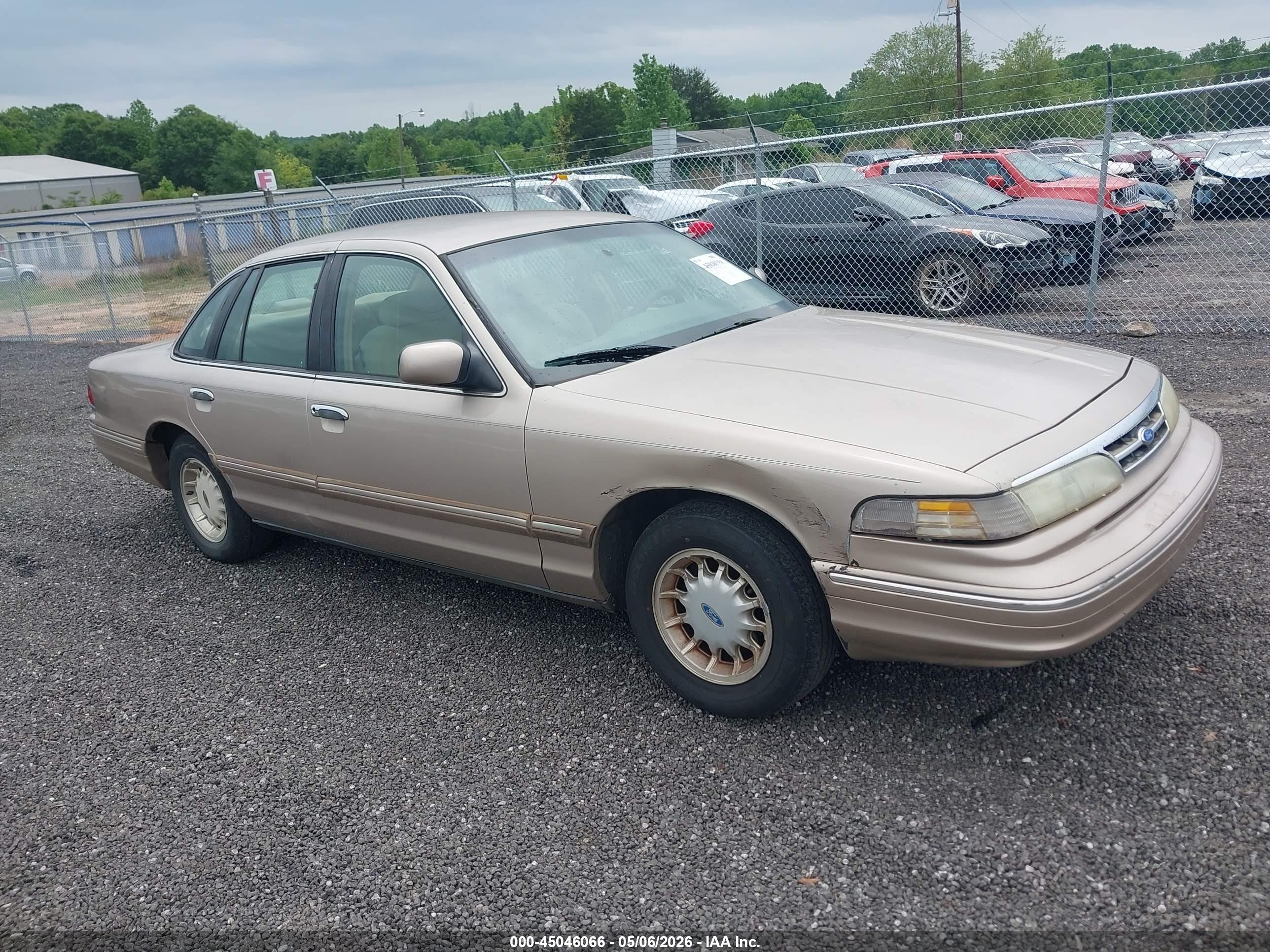 1997 Ford Crown Victoria LX, VIN 2FALP74W0VX234492 — Mechanical