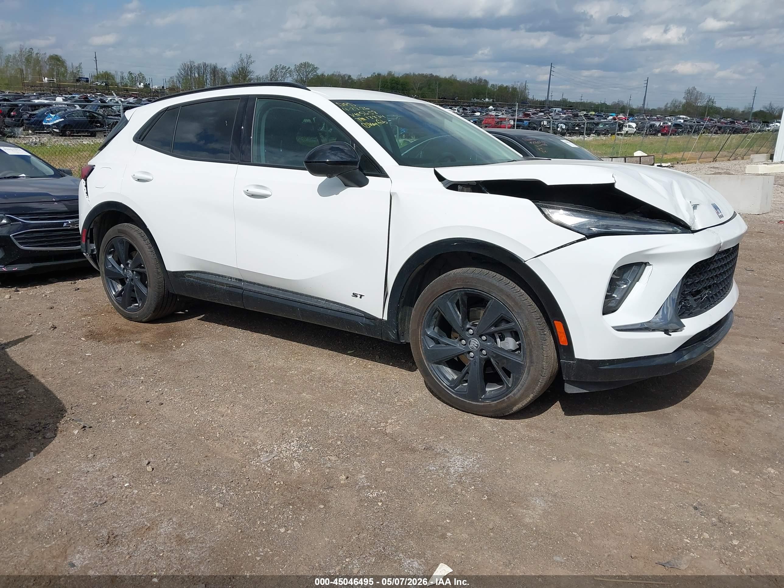2025 Buick Envision Sport Touring, VIN LRBFZLE42SD005658 — Зад