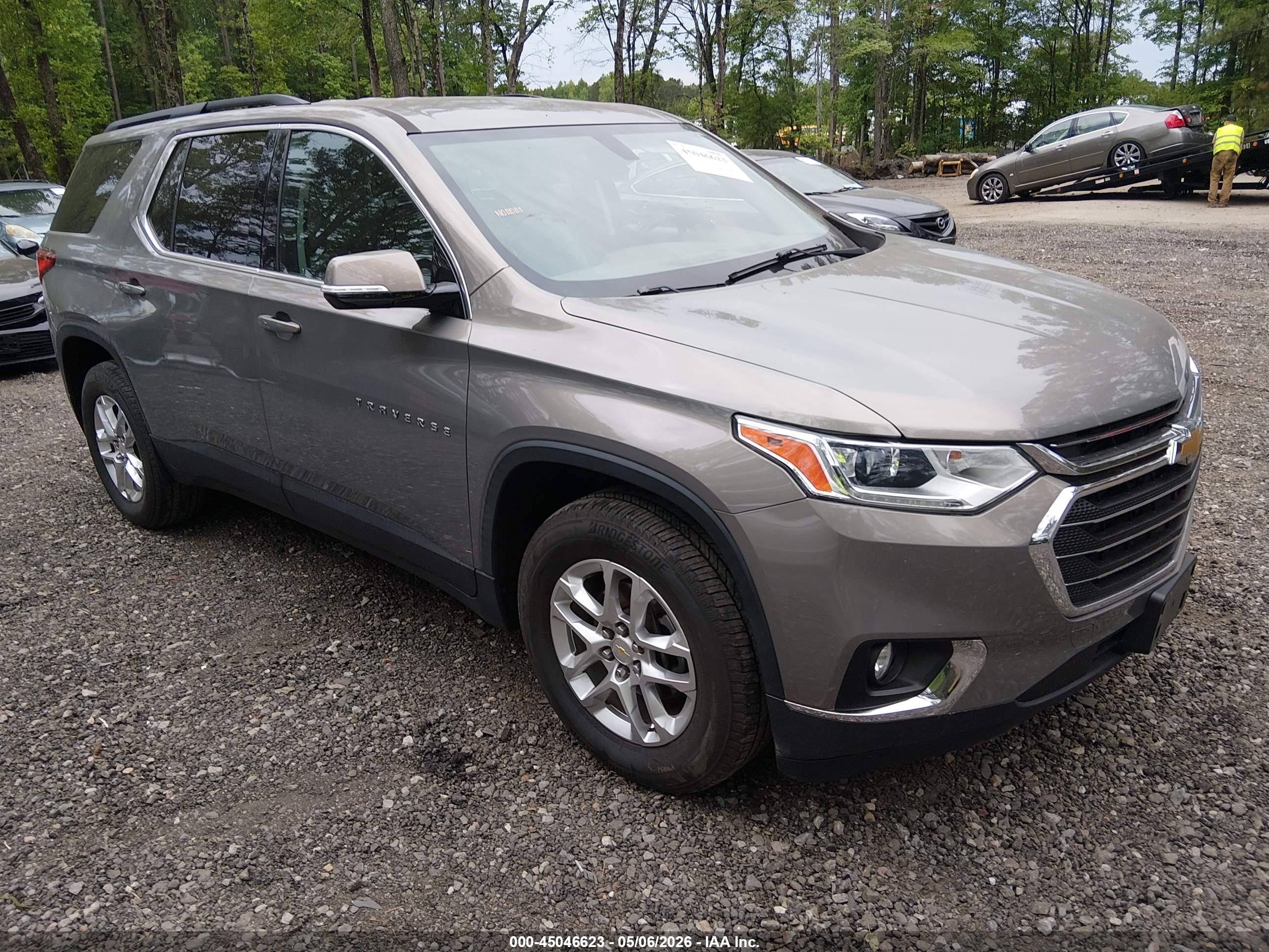 2019 Chevrolet Traverse LT Cloth, VIN 1GNERGKW3KJ228763 — Rear end