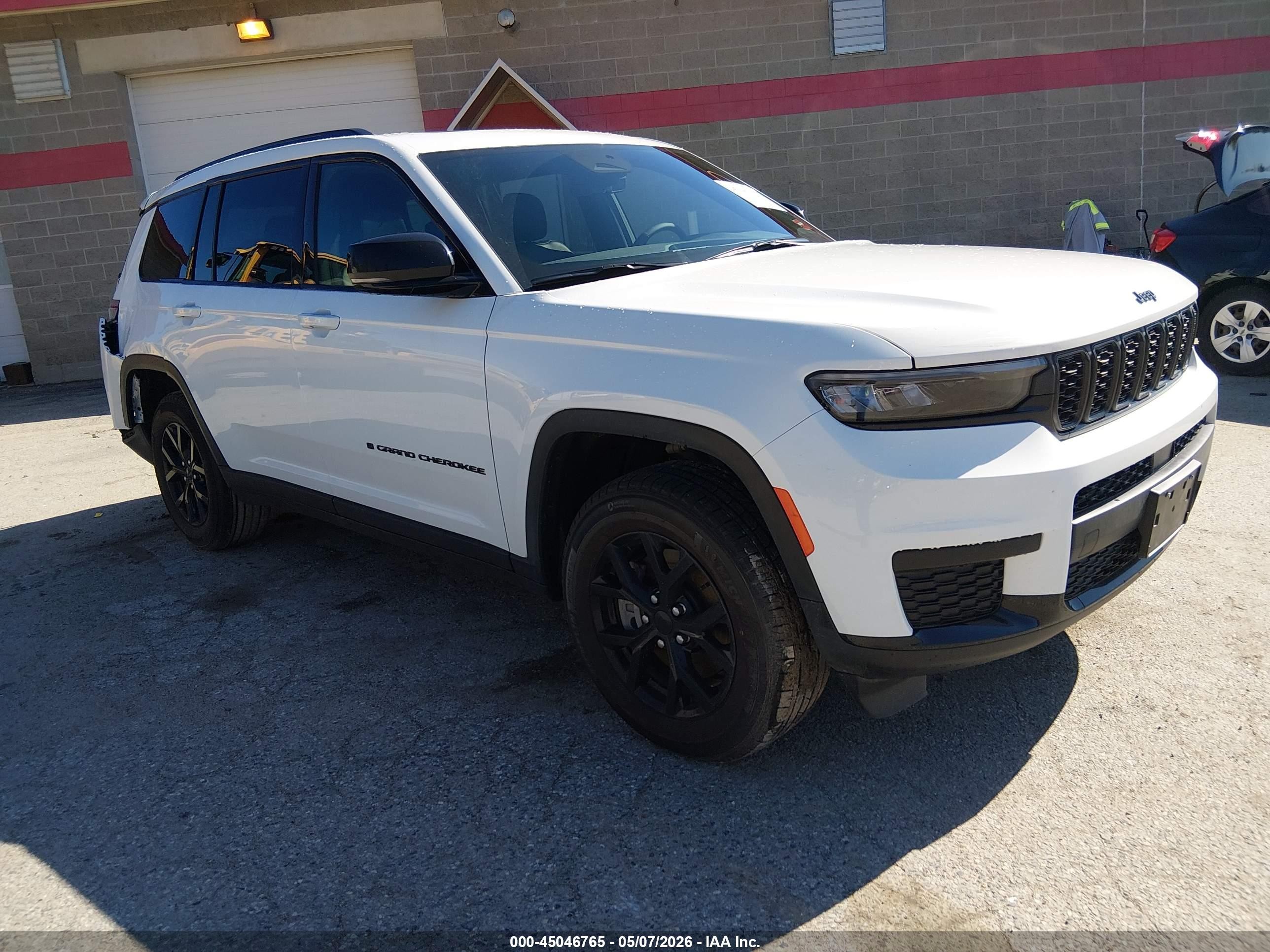 2025 Jeep Grand Cherokee Altitude X, VIN 1C4RJKAGXS8772165 — Rear end