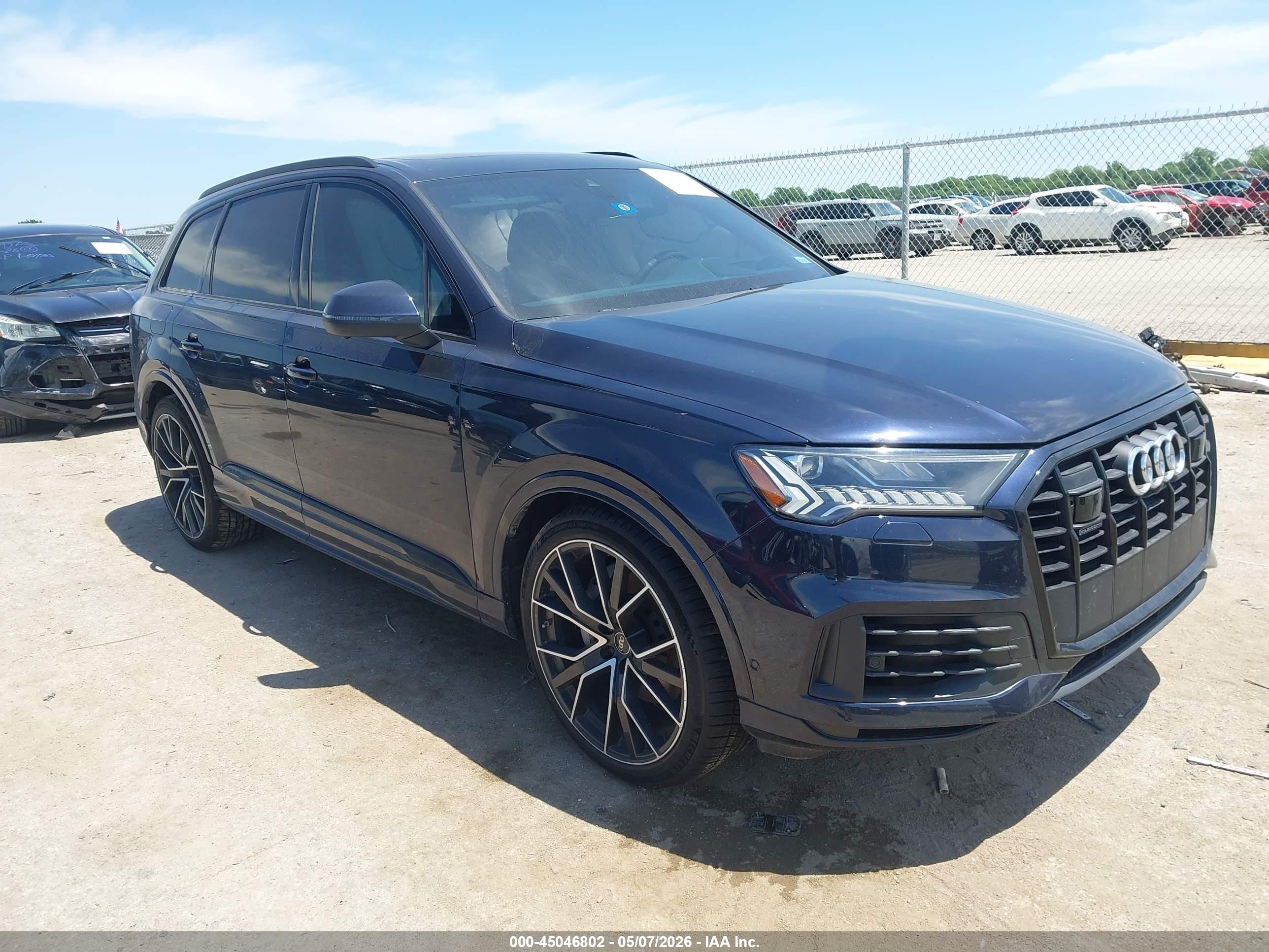 2022 Audi Q7 Prestige, VIN WA1VXBF7XND008005 — Side