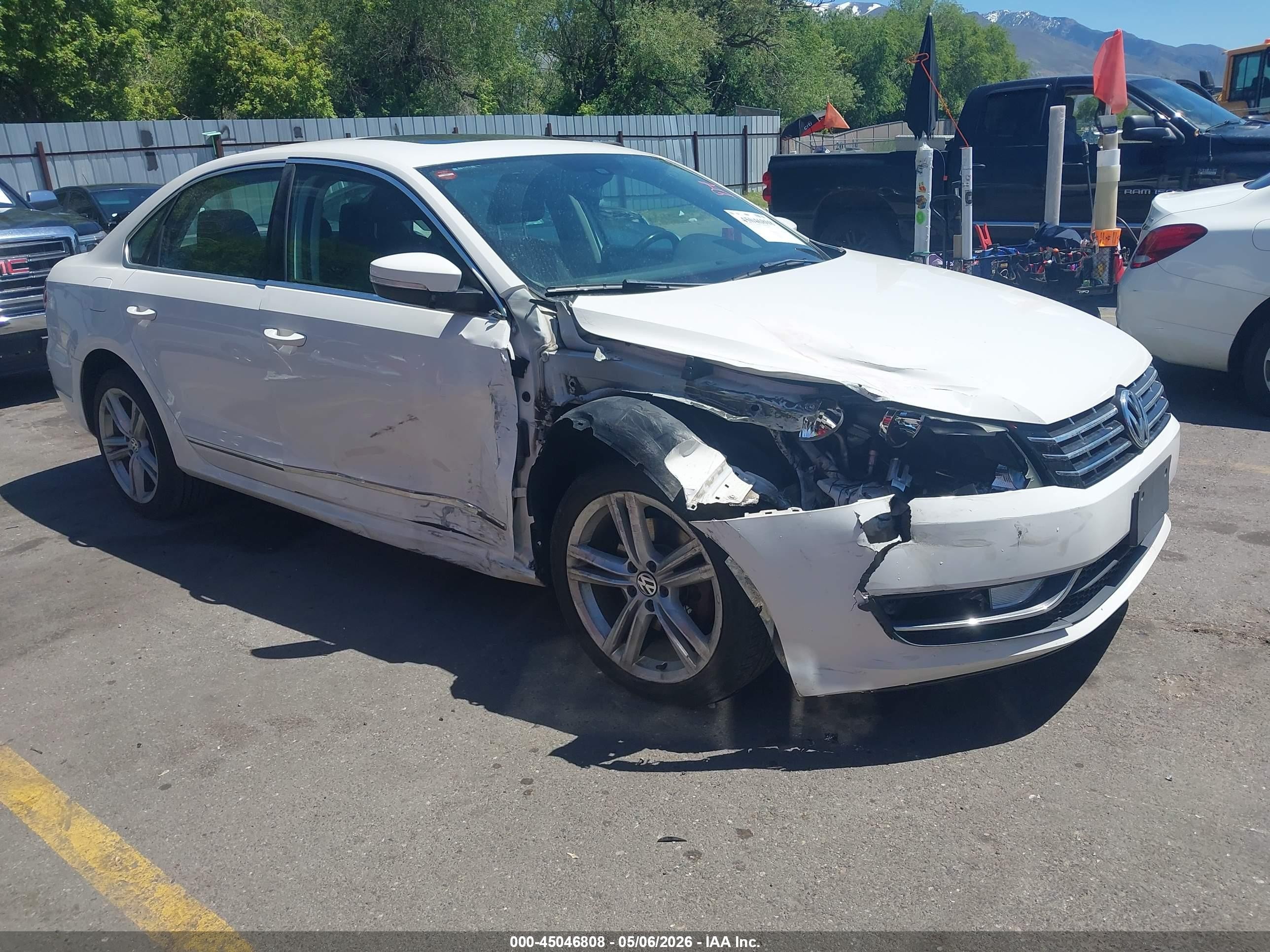 2013 Volkswagen Passat SE, VIN 1VWBN7A37DC123727 — Side