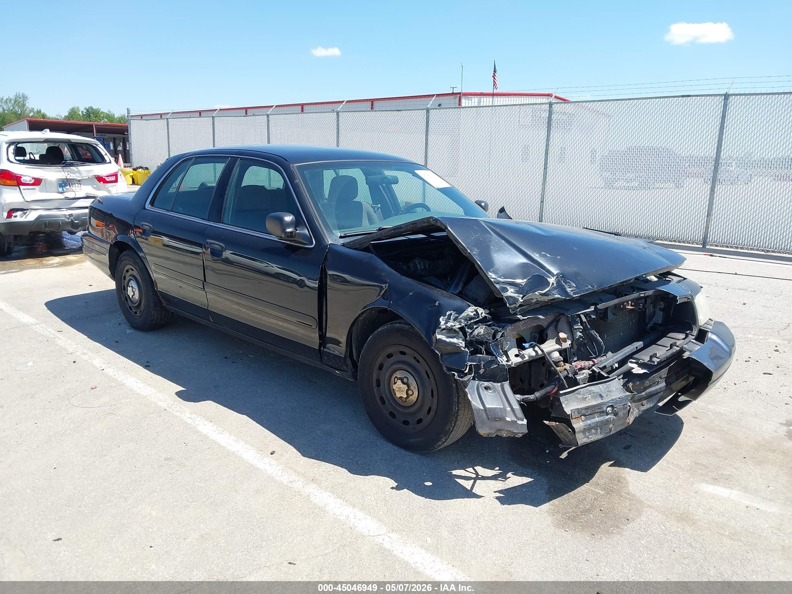 2005 Ford Police Interceptor, VIN 2FAFP71W45X132713 — Front end