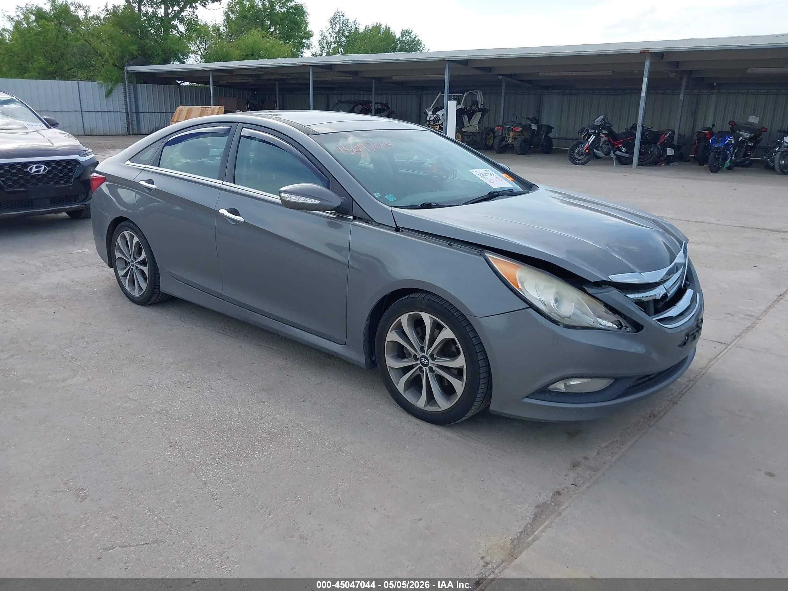 2014 Hyundai Sonata SE, VIN 5NPEC4AB8EH825704 — Front end