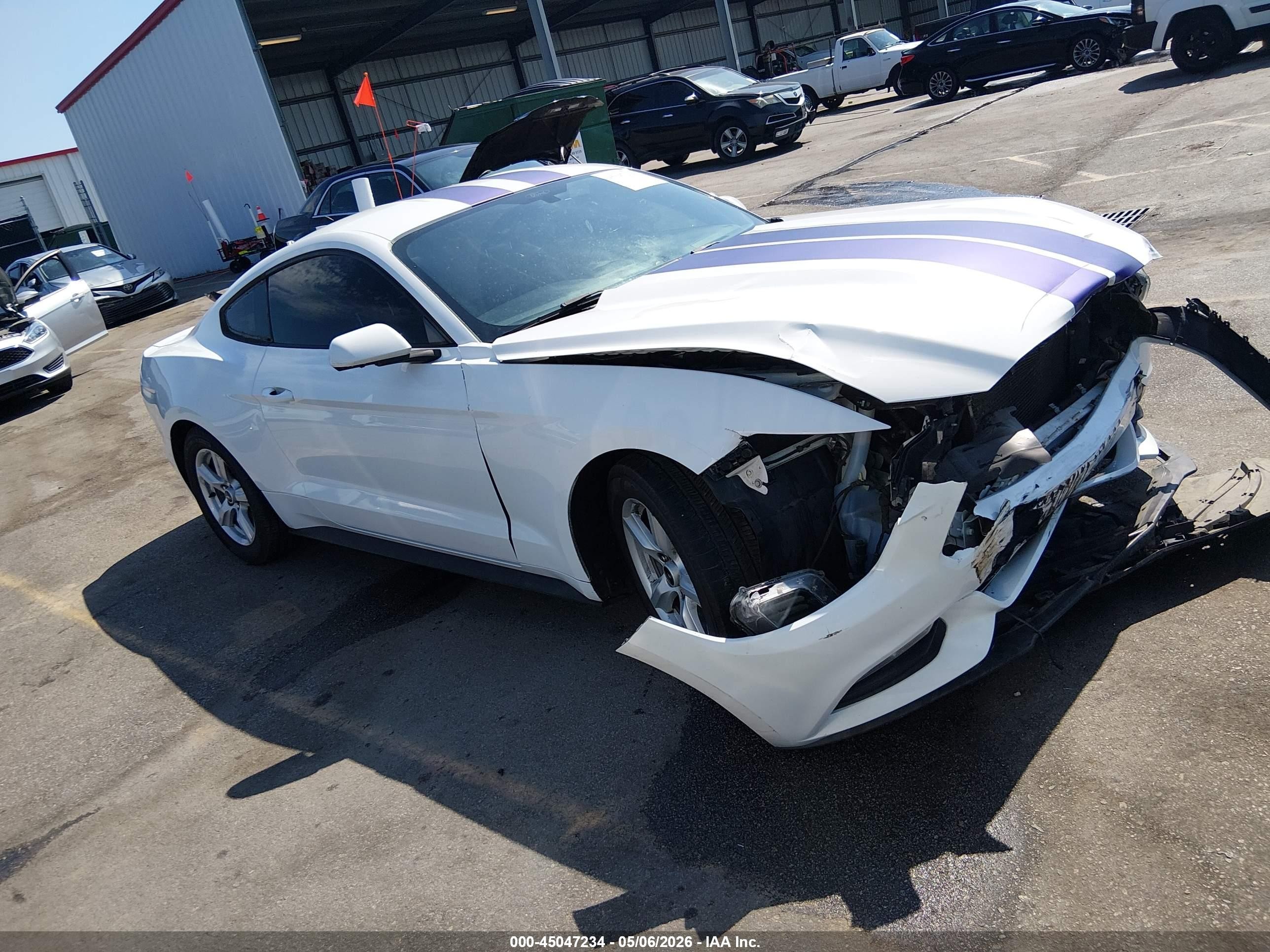 2015 Ford Mustang V6, VIN 1FA6P8AM9F5402221 — Front end