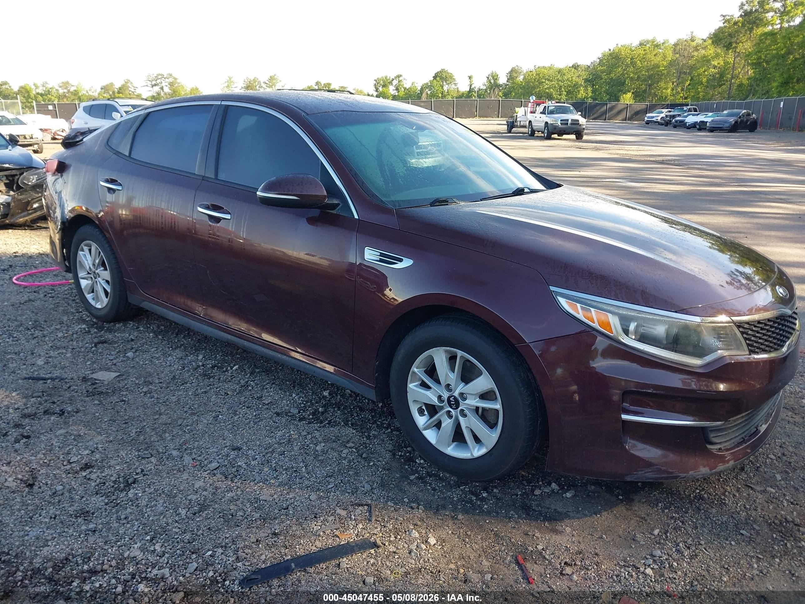 2018 Kia Optima LX, VIN 5XXGT4L34JG235228 — Зад