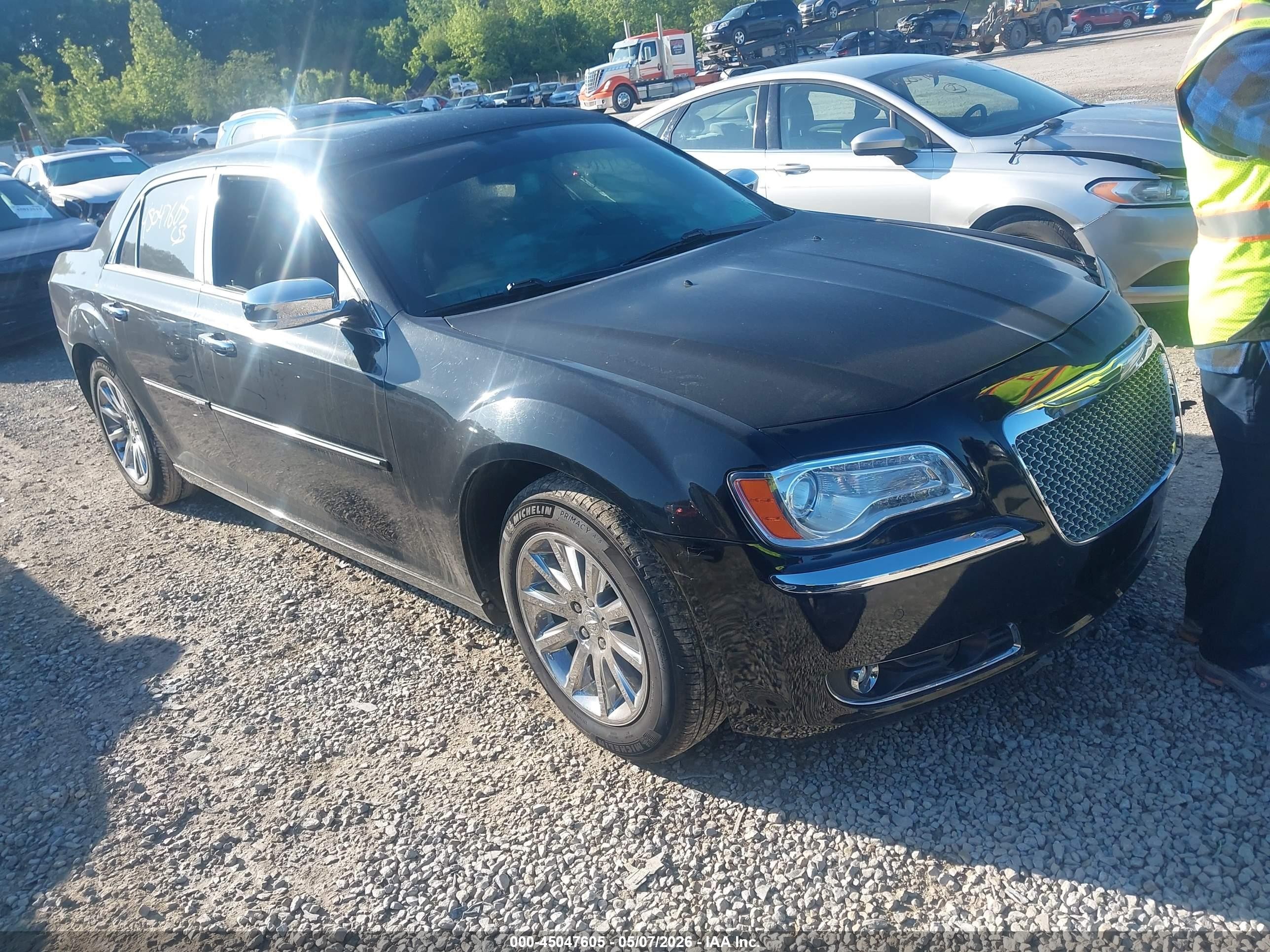 2011 Chrysler 300 C, VIN 2C3CA6CT3BH595917 — Front end