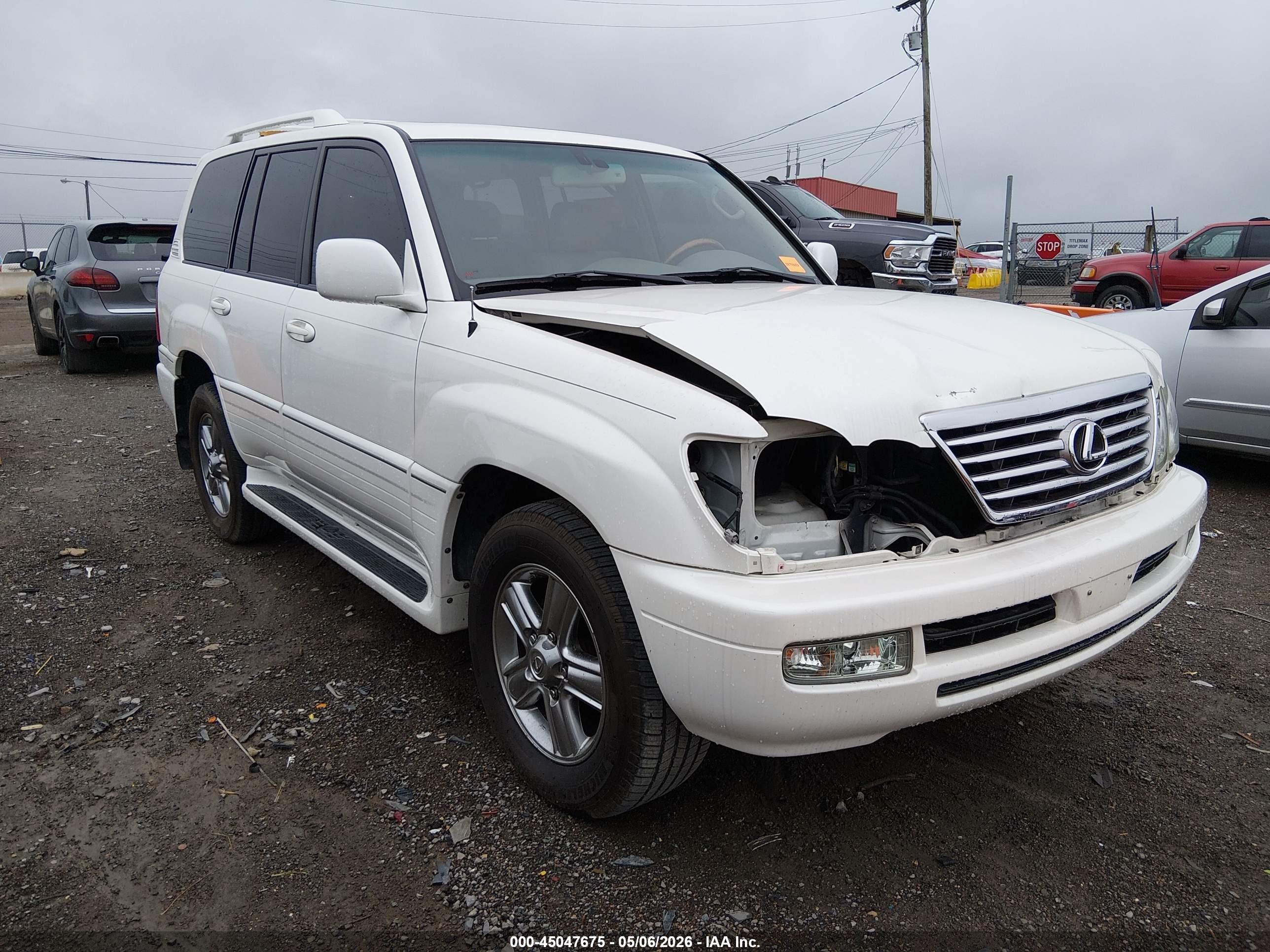 2007 Lexus LX 470, VIN JTJHT00W674021255 — Front end