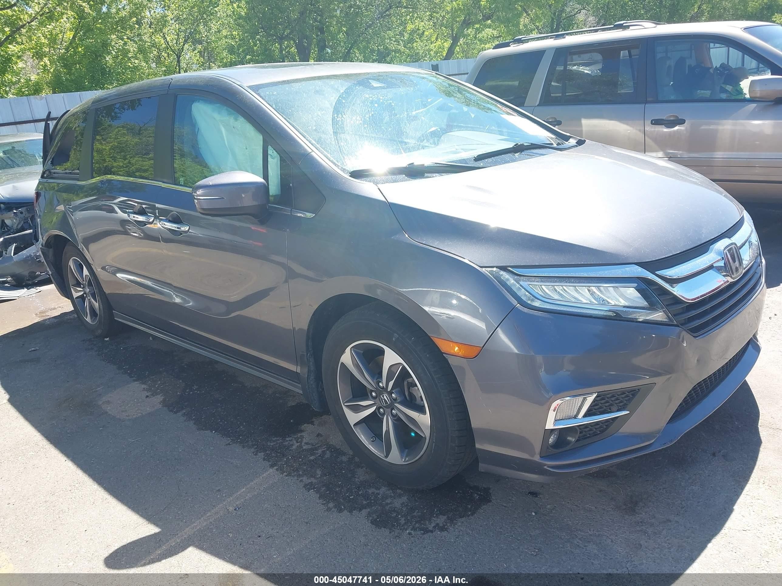 2019 Honda Odyssey Touring, VIN 5FNRL6H86KB037361 — Rear end