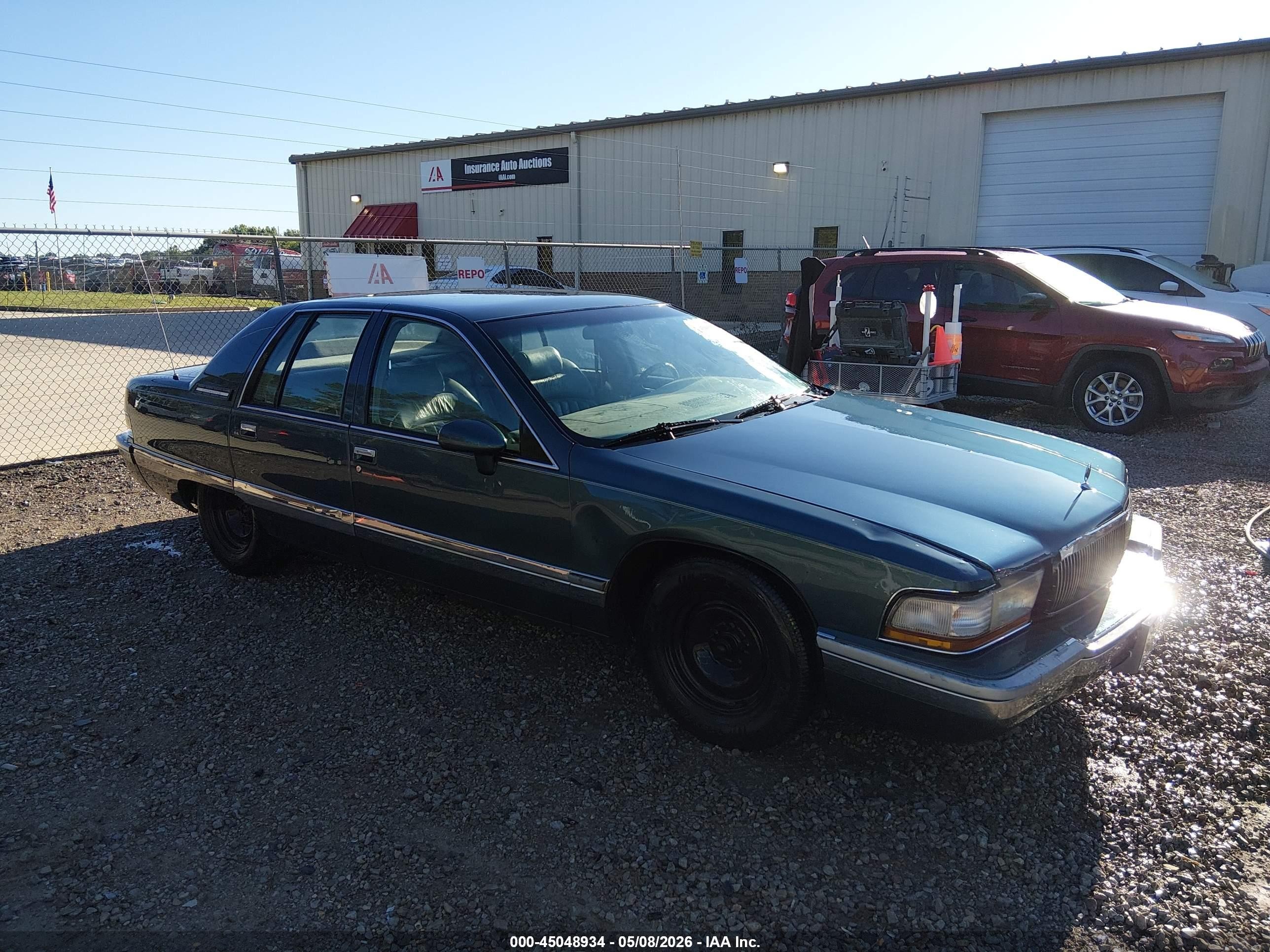 1994 Buick Roadmaster, VIN 1G4BN52P7RR412244 — Front end