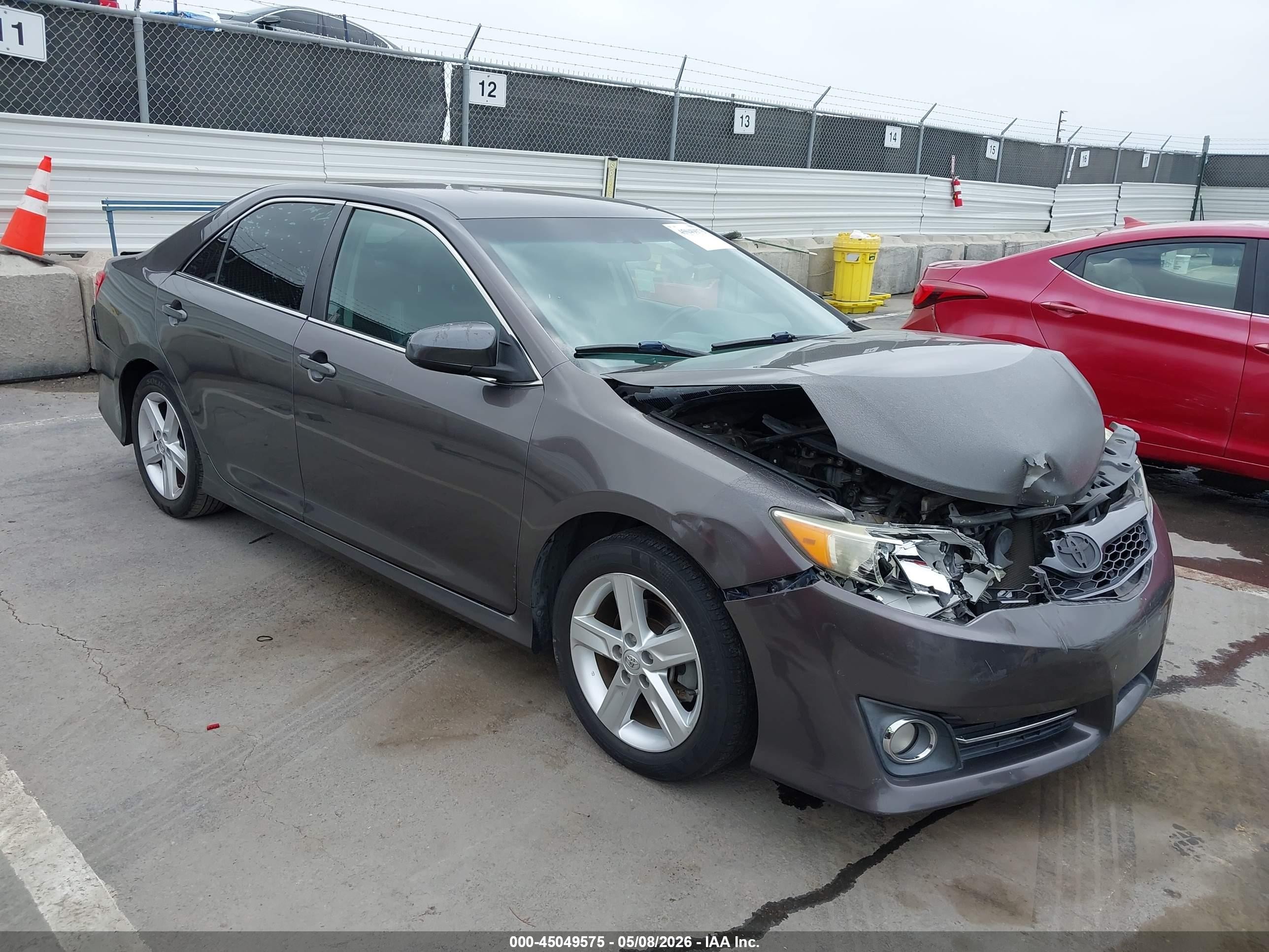 2014 Toyota Camry LE, VIN 4T1BF1FK1EU814238 — Front end