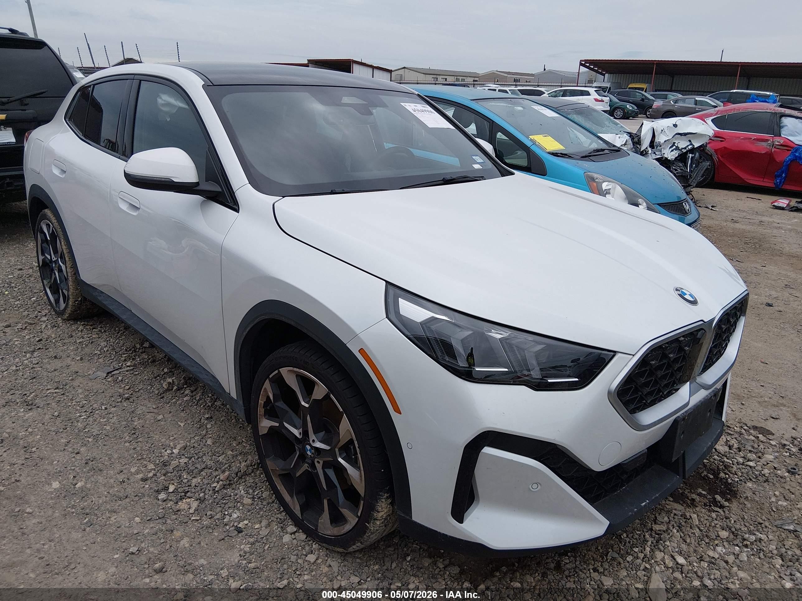2026 BMW X2 xDrive28i, VIN WBX63GM08T5431300 — Бок