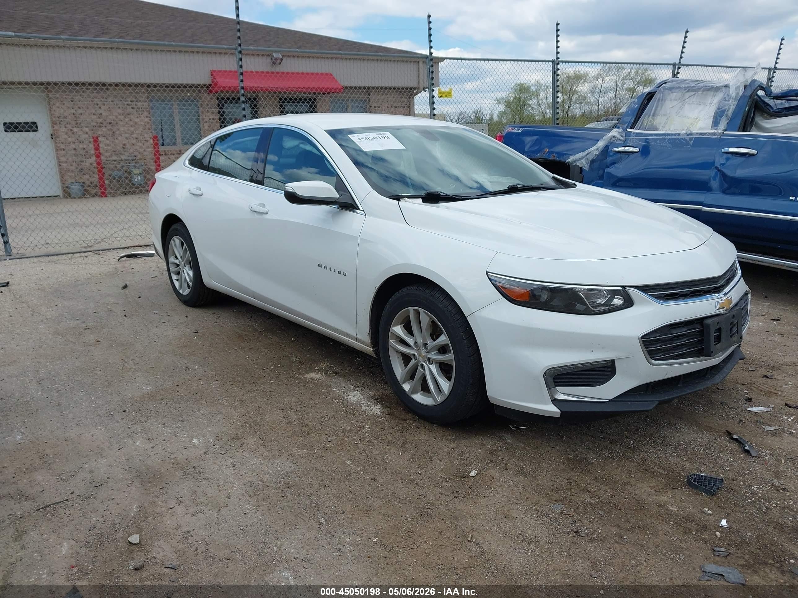 2018 Chevrolet Malibu LT, VIN 1G1ZD5ST2JF151798 — Side
