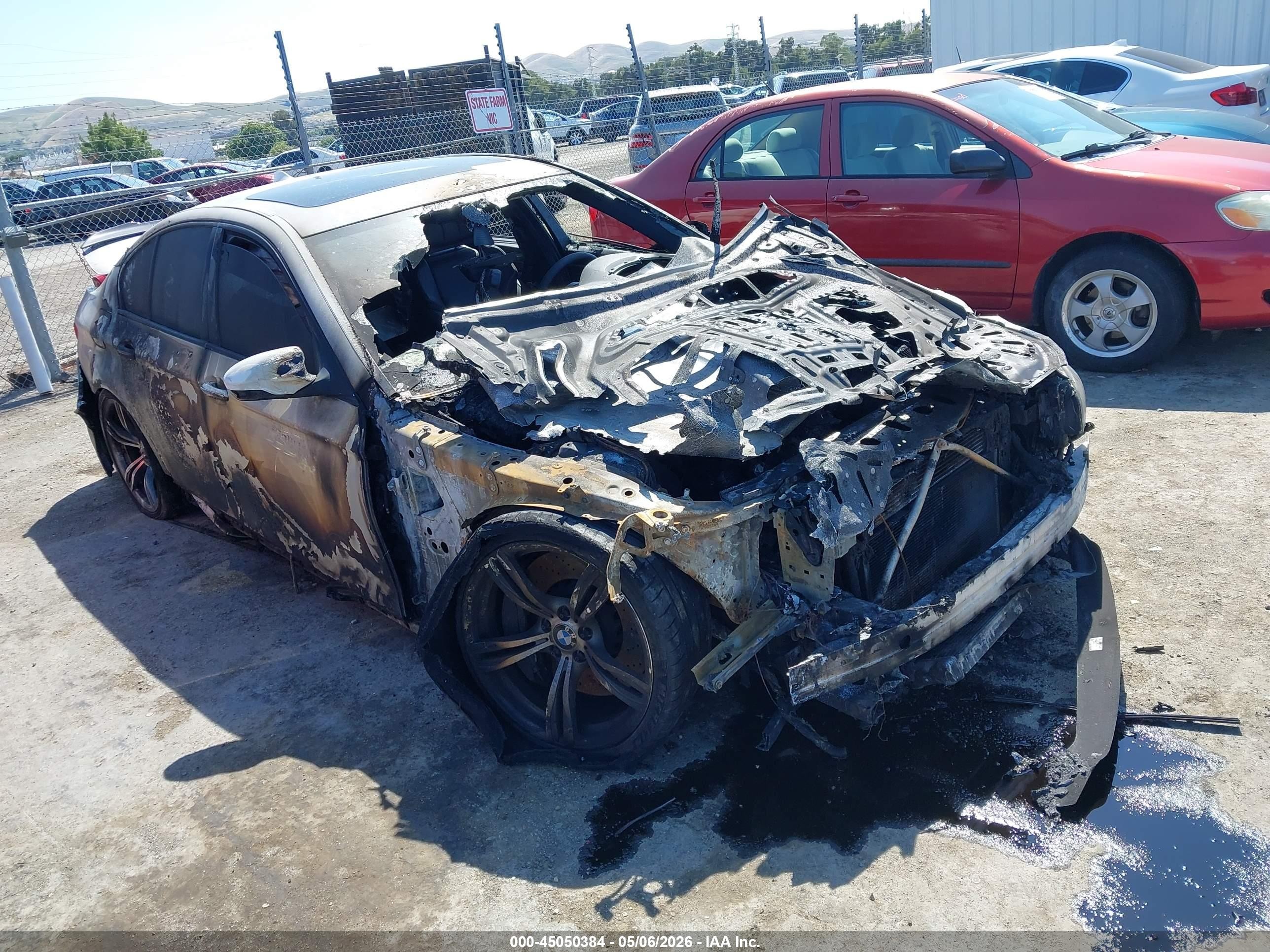 2014 BMW M5, VIN WBSFV9C57ED097598 — Пожар
