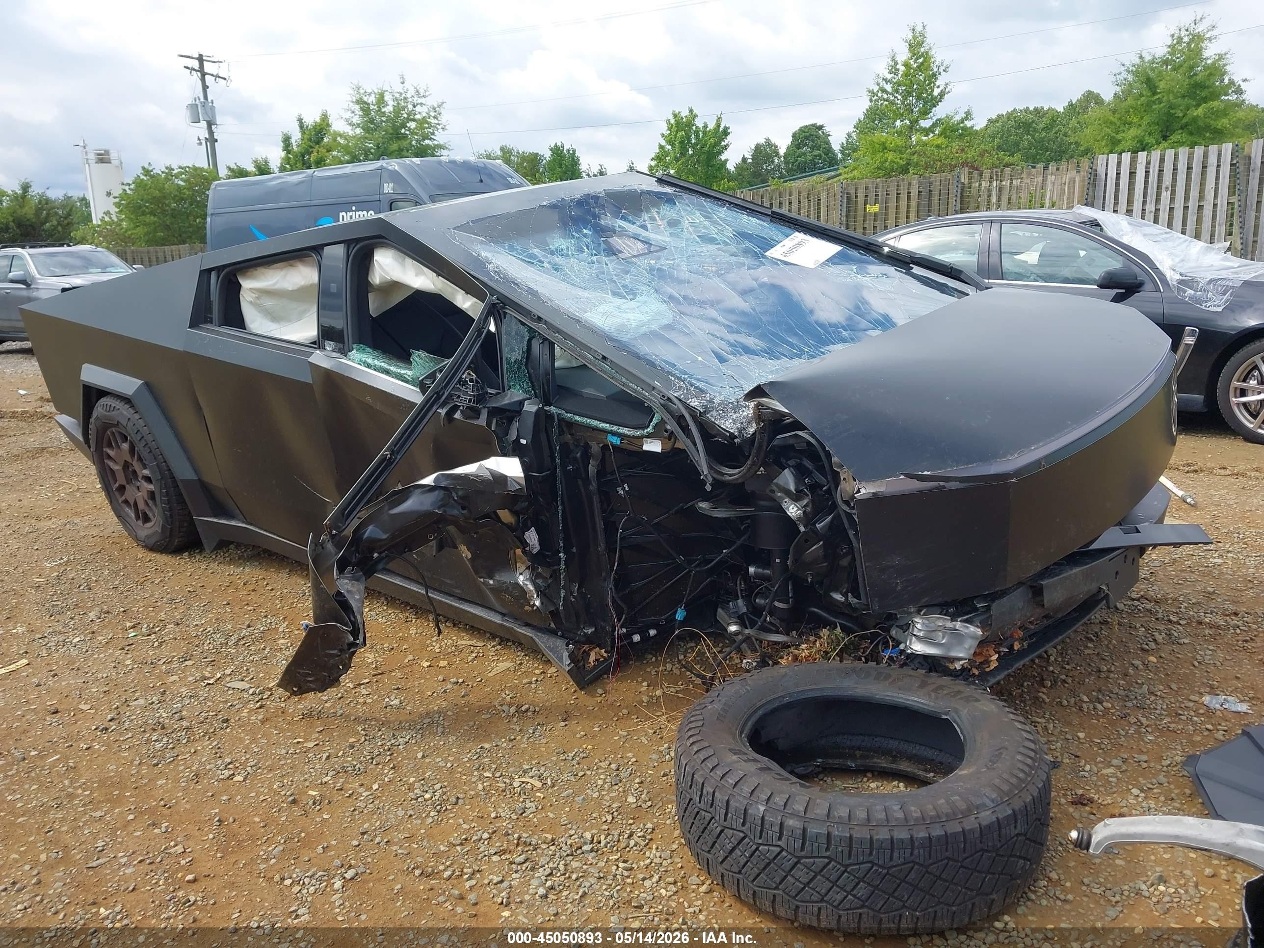2024 Tesla Cybertruck, VIN 7G2CEHED7RA052999 — Side